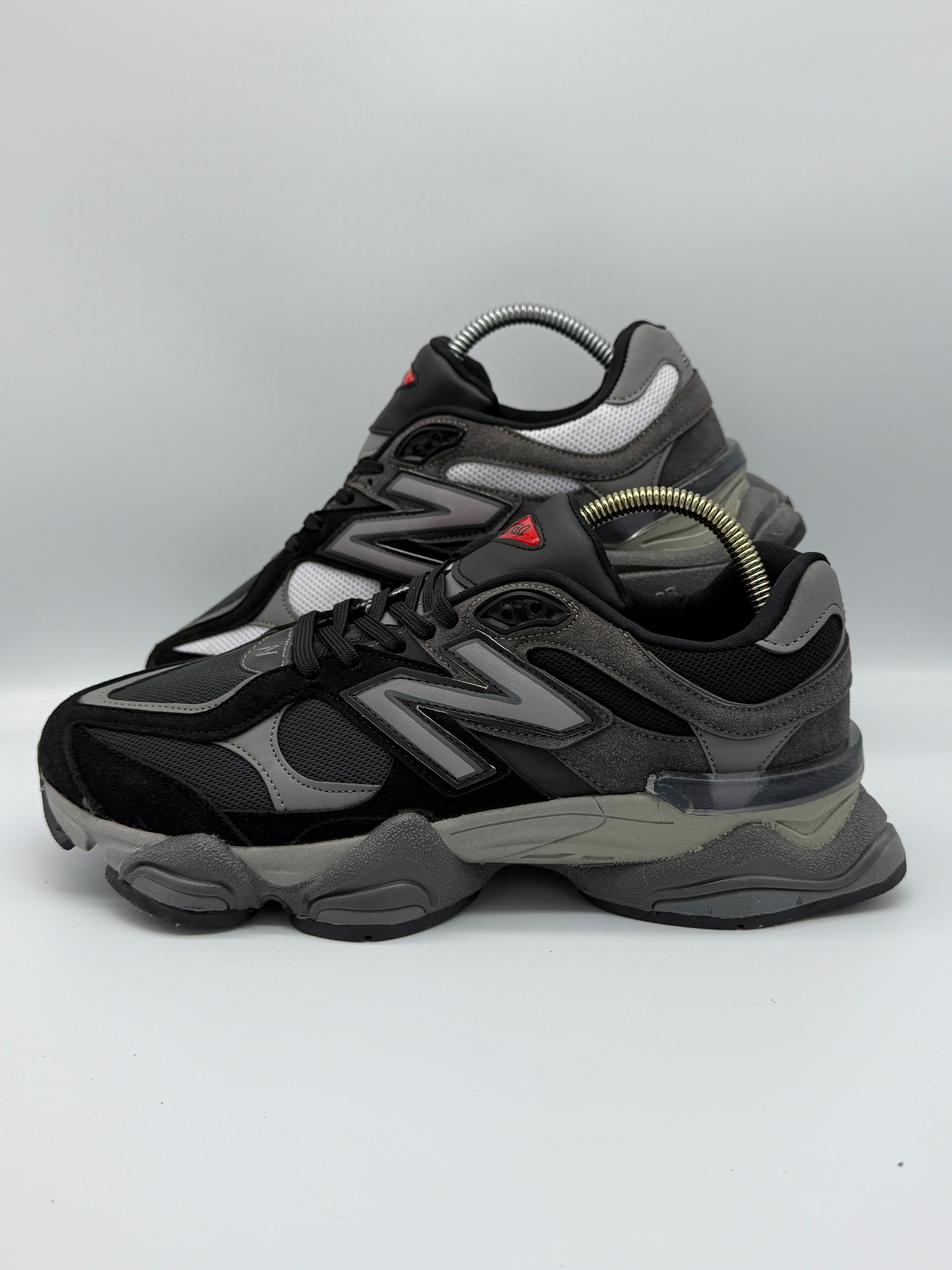 Мъжки маратонки New Balance 9060 в черно, сиво и бяло