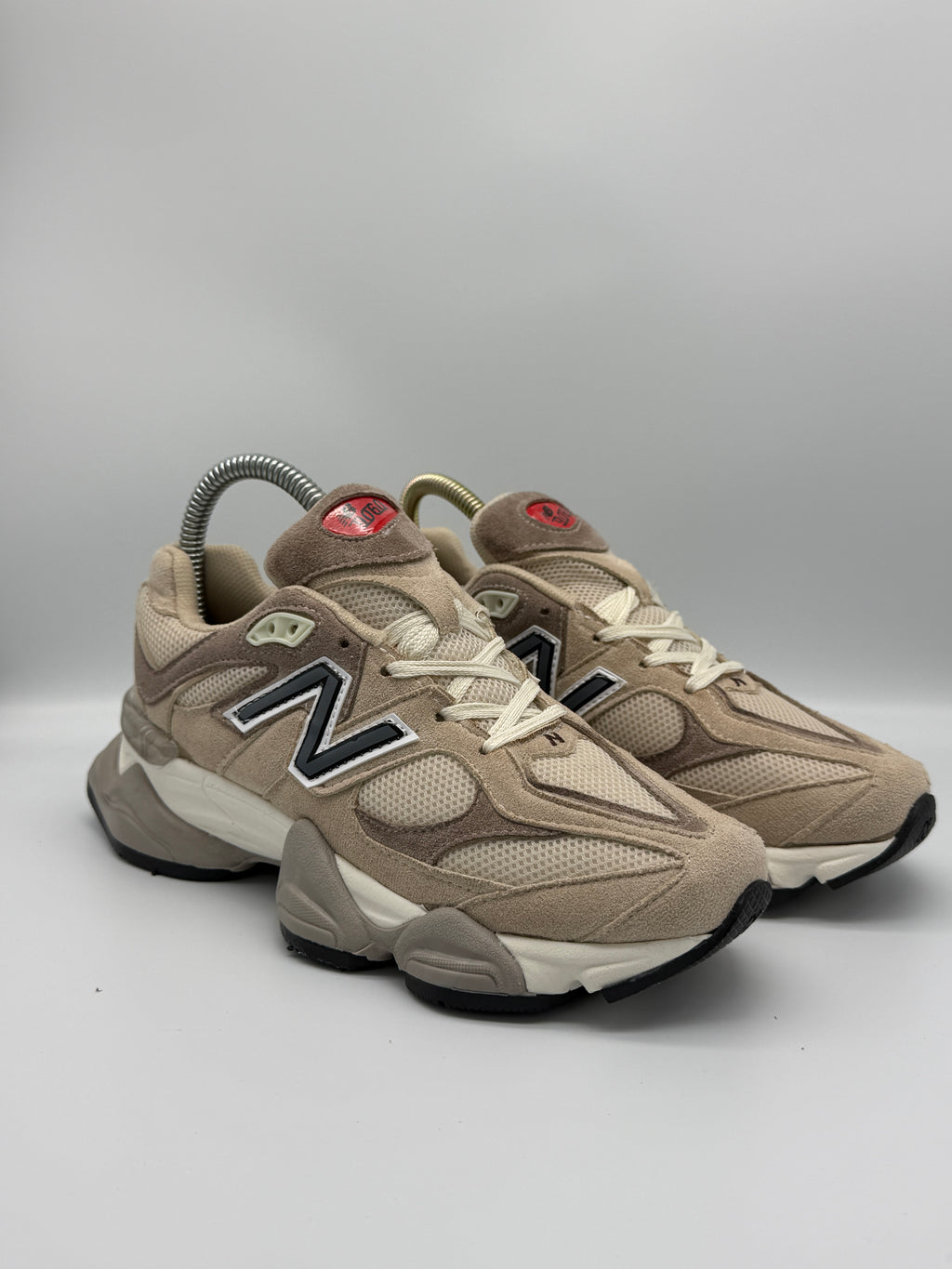 Женски маратонки New Balance 9060 в бежов цвят