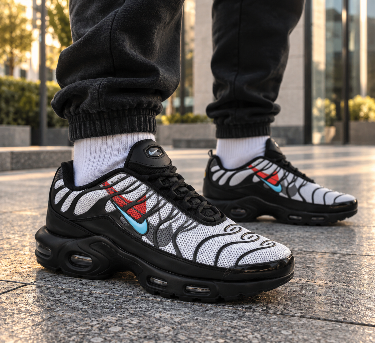 Мъжки маратонки Nike TN в черно и бяло