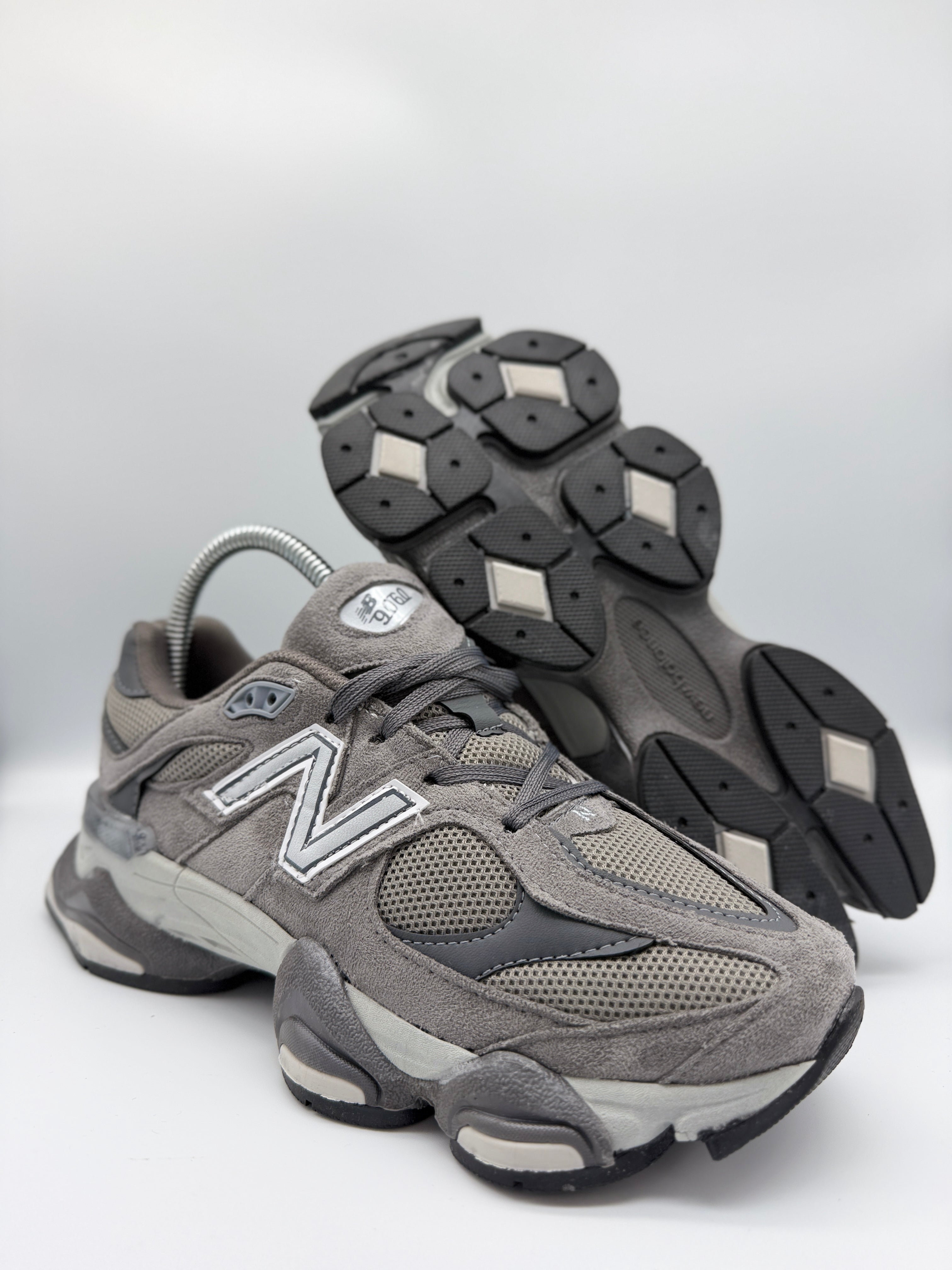 Дамски маратонки New Balance 9060 в сив цвят