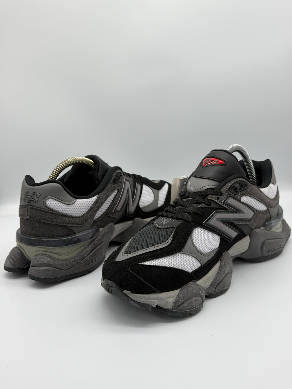 Мъжки маратонки New Balance 9060 в черно, сиво и бяло