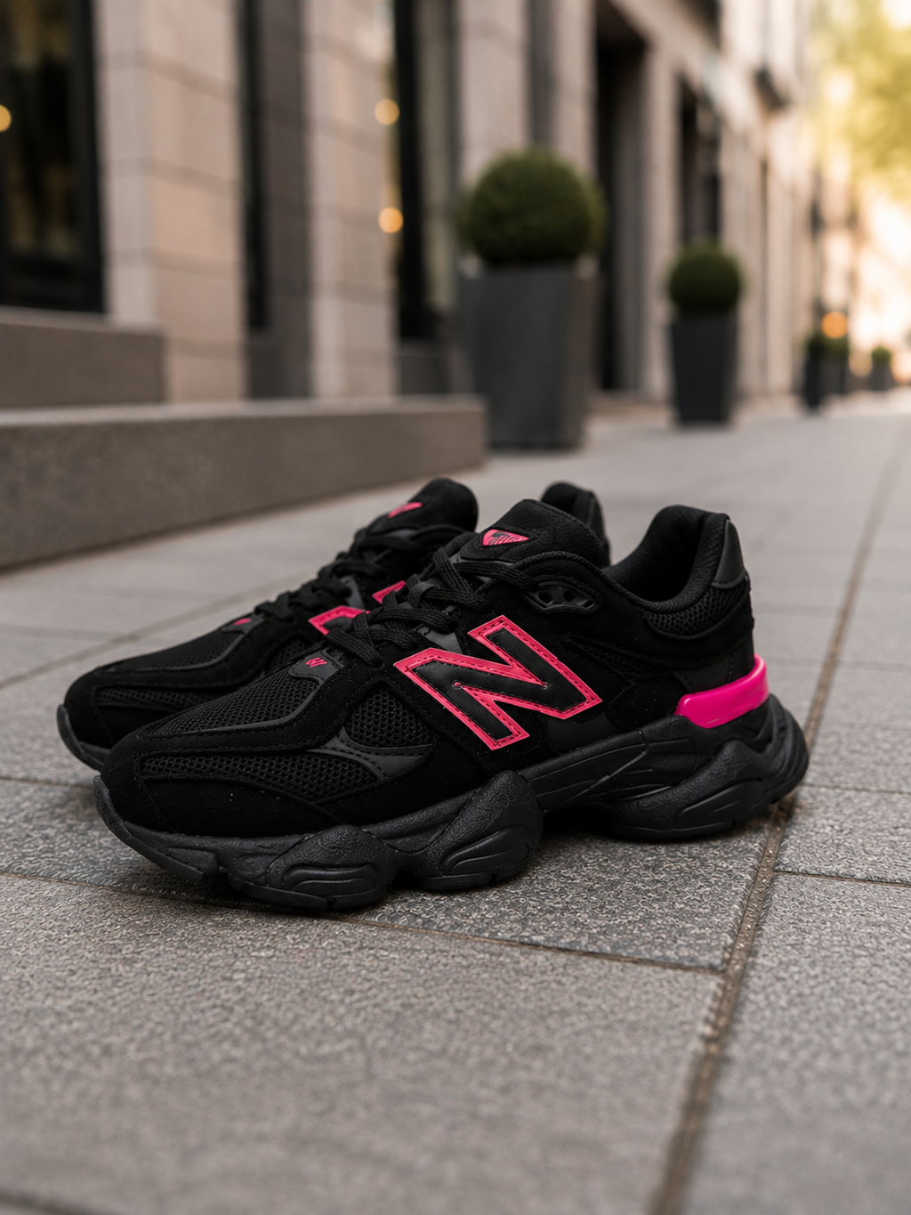 Дамски маратонки New Balance 9060 – черни с розови акценти
