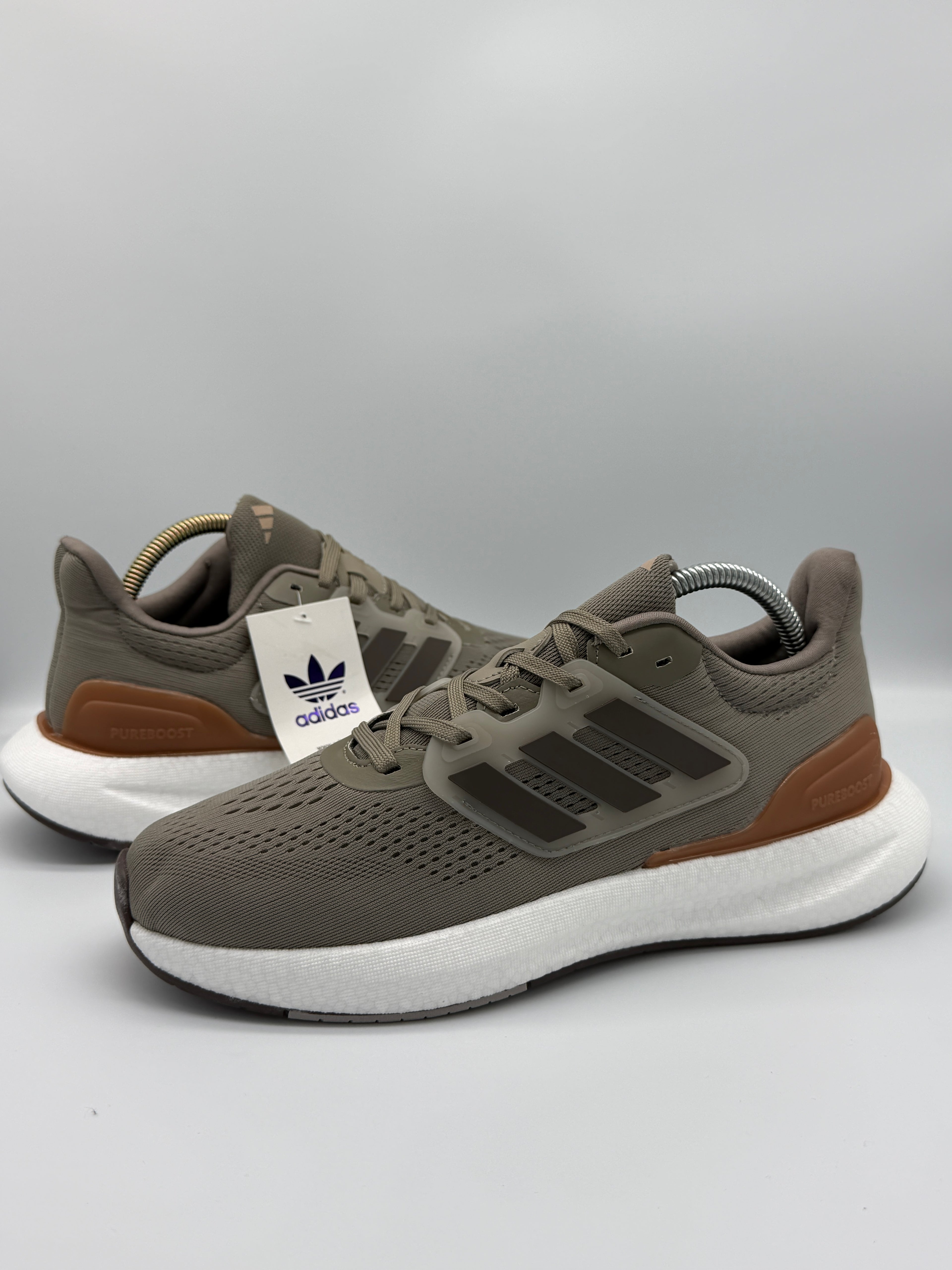 Мъжки маратонки Adidas в кафяво