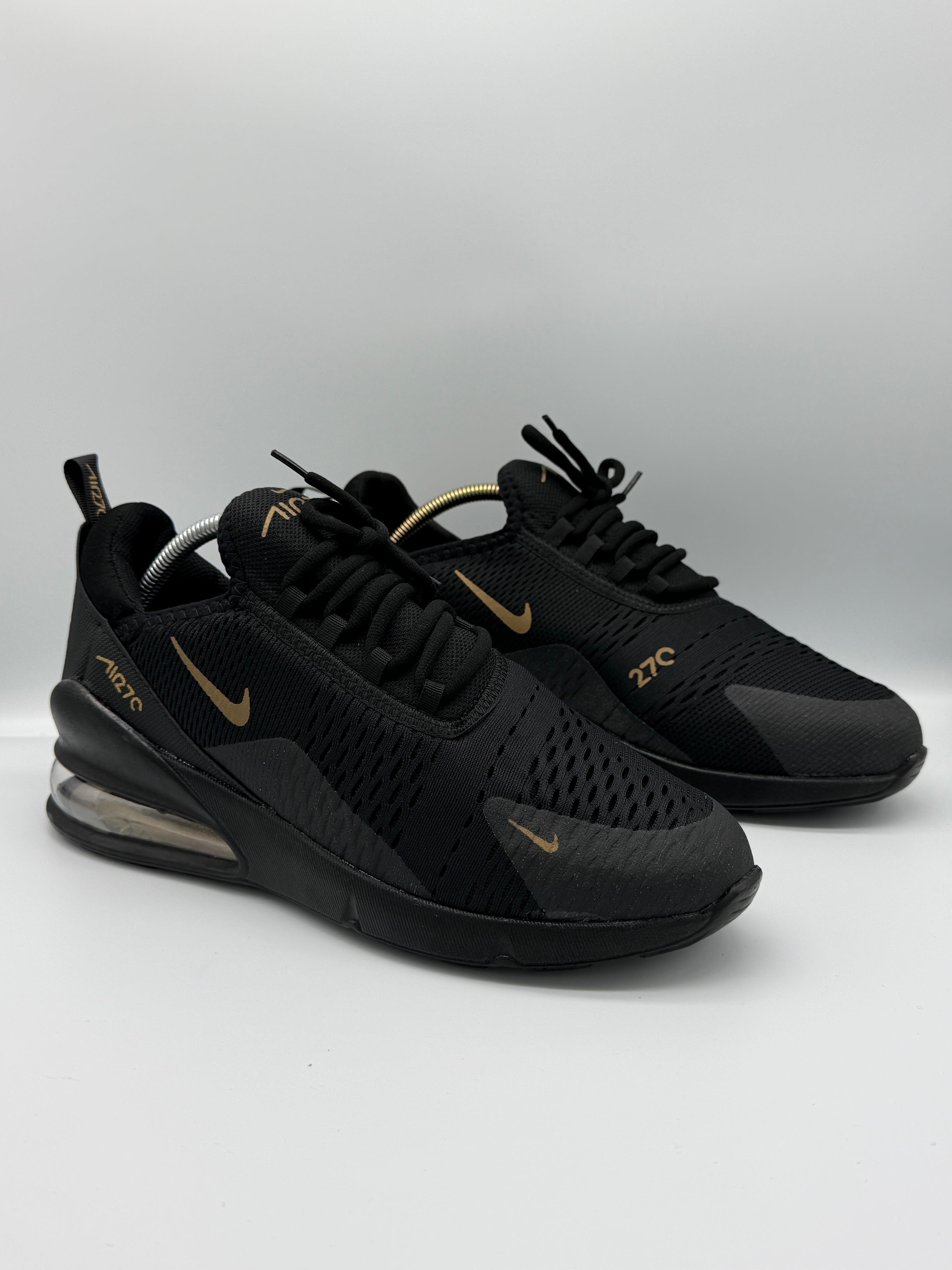Мъжки маратонки Nike Air 270 в черно със златисти детайли