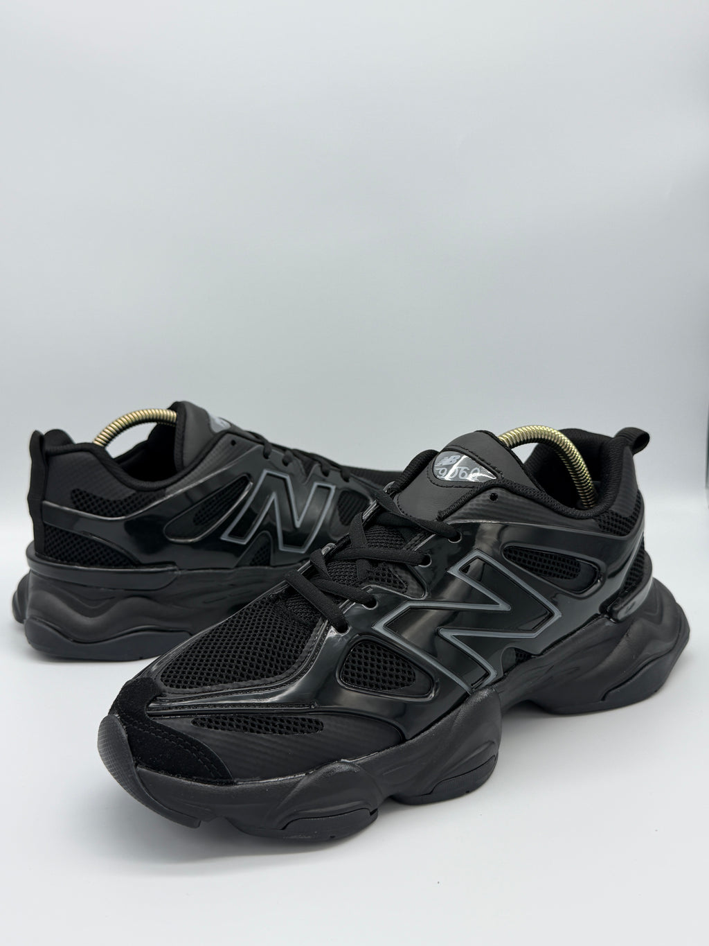 New Balance 9060 – емблематичен дизайн и комфорт през целия ден