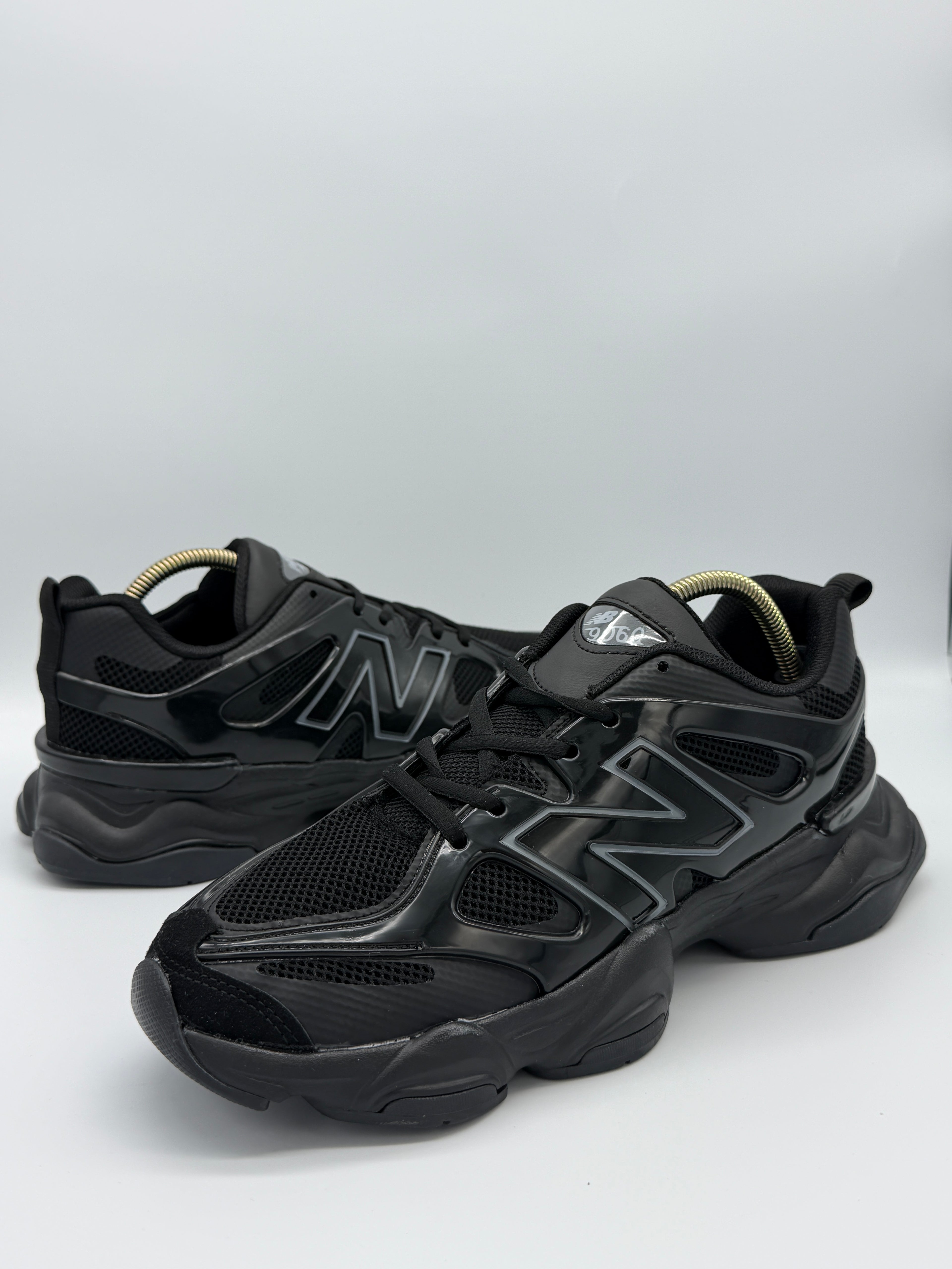 New Balance 9060 – емблематичен дизайн и комфорт през целия ден