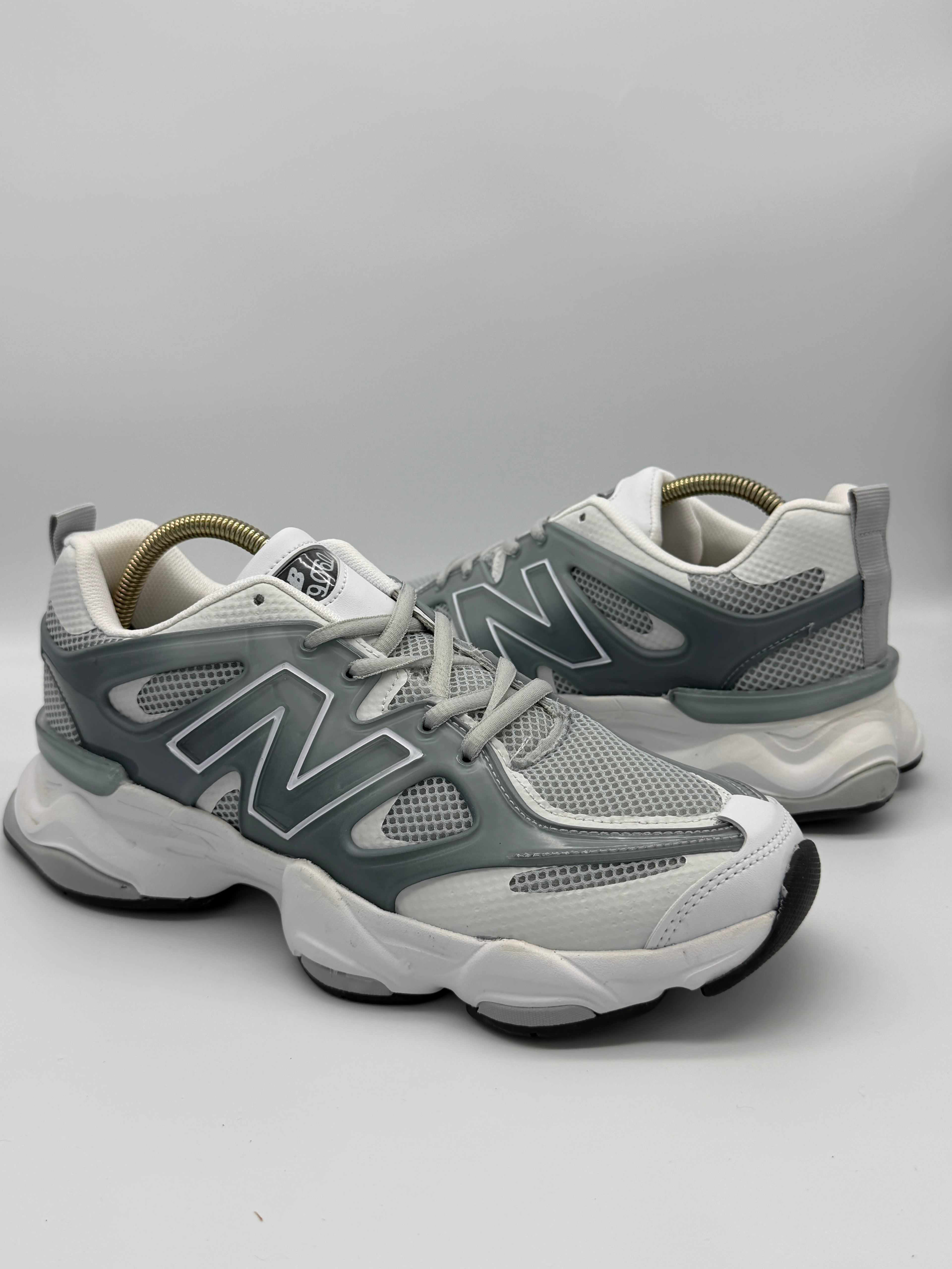 Мъжки маратонки New Balance 9060 в бяло и сиво