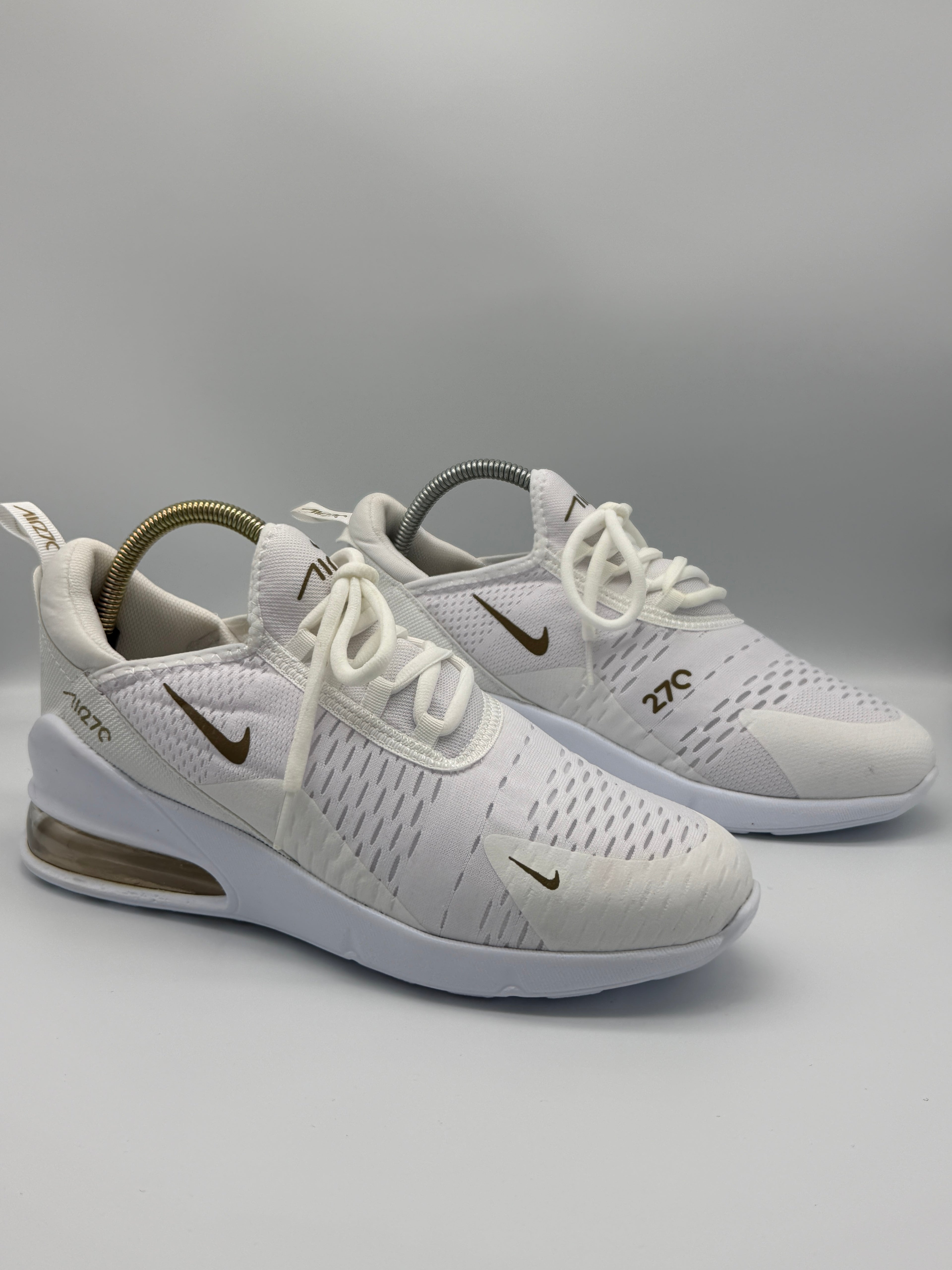 Мъжки маратонки Nike Air 270 в бяло със златисти детайли