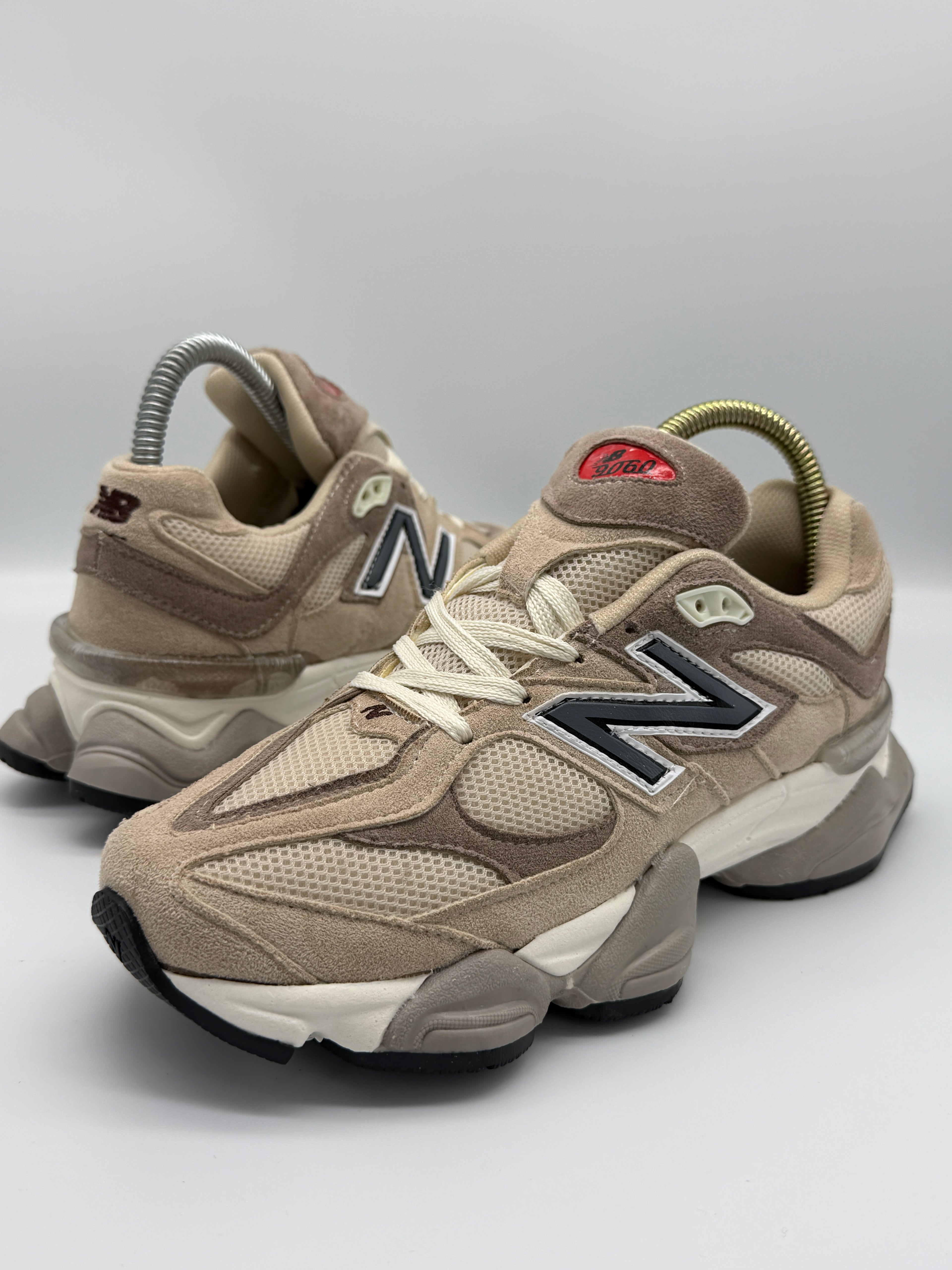 Женски маратонки New Balance 9060 в бежов цвят