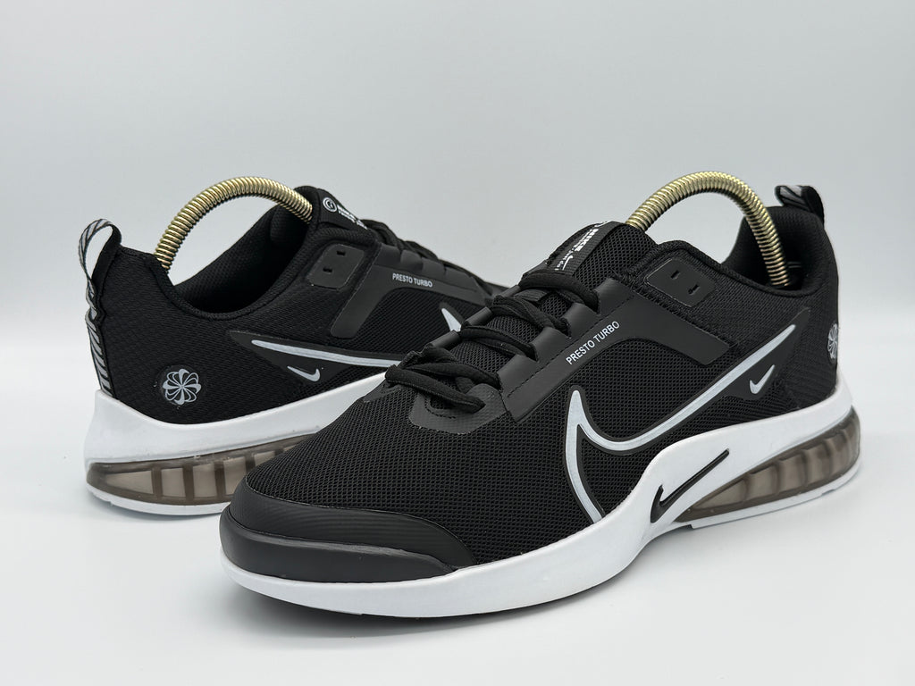 Мъжки маратонки Nike в черно с бяло лого