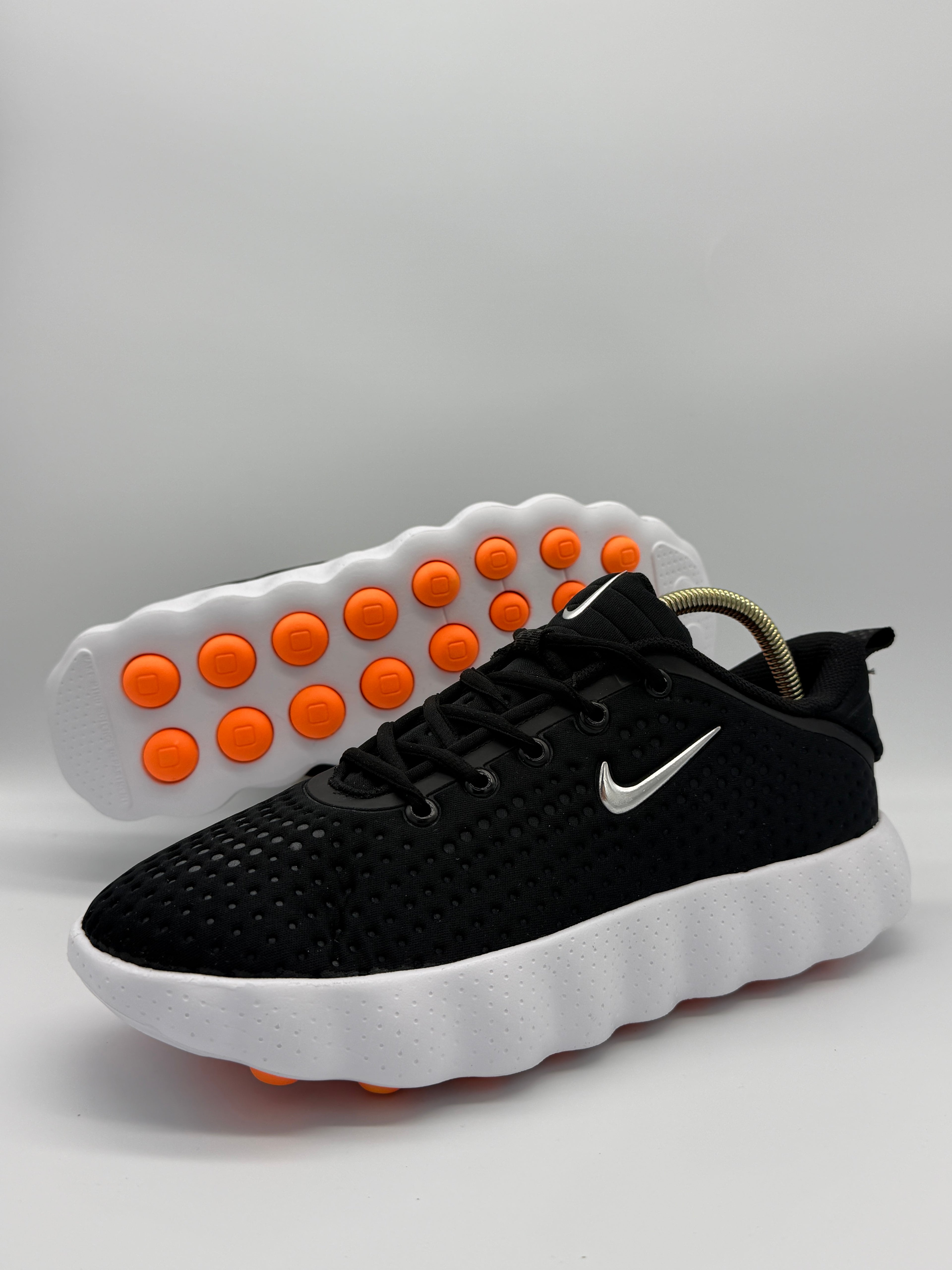 Маратонки Nike Mind 002 в черно с бяла подметка