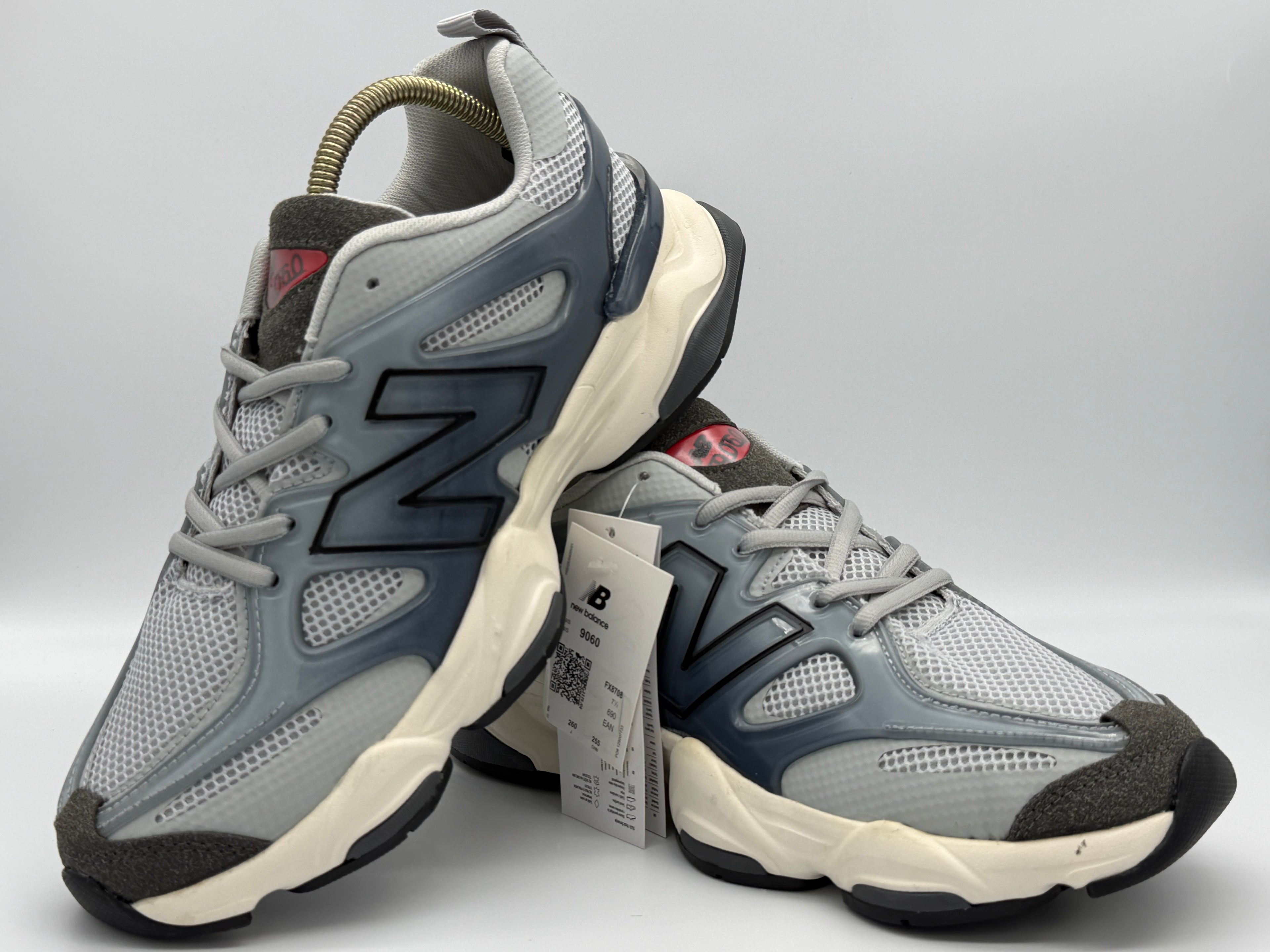 Маратонки New Balance в сиво, кремаво и тъмносиньо