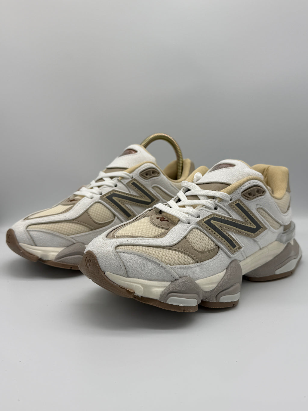 Mаратонки New Balance 9060 в бяло, бежово и сиво