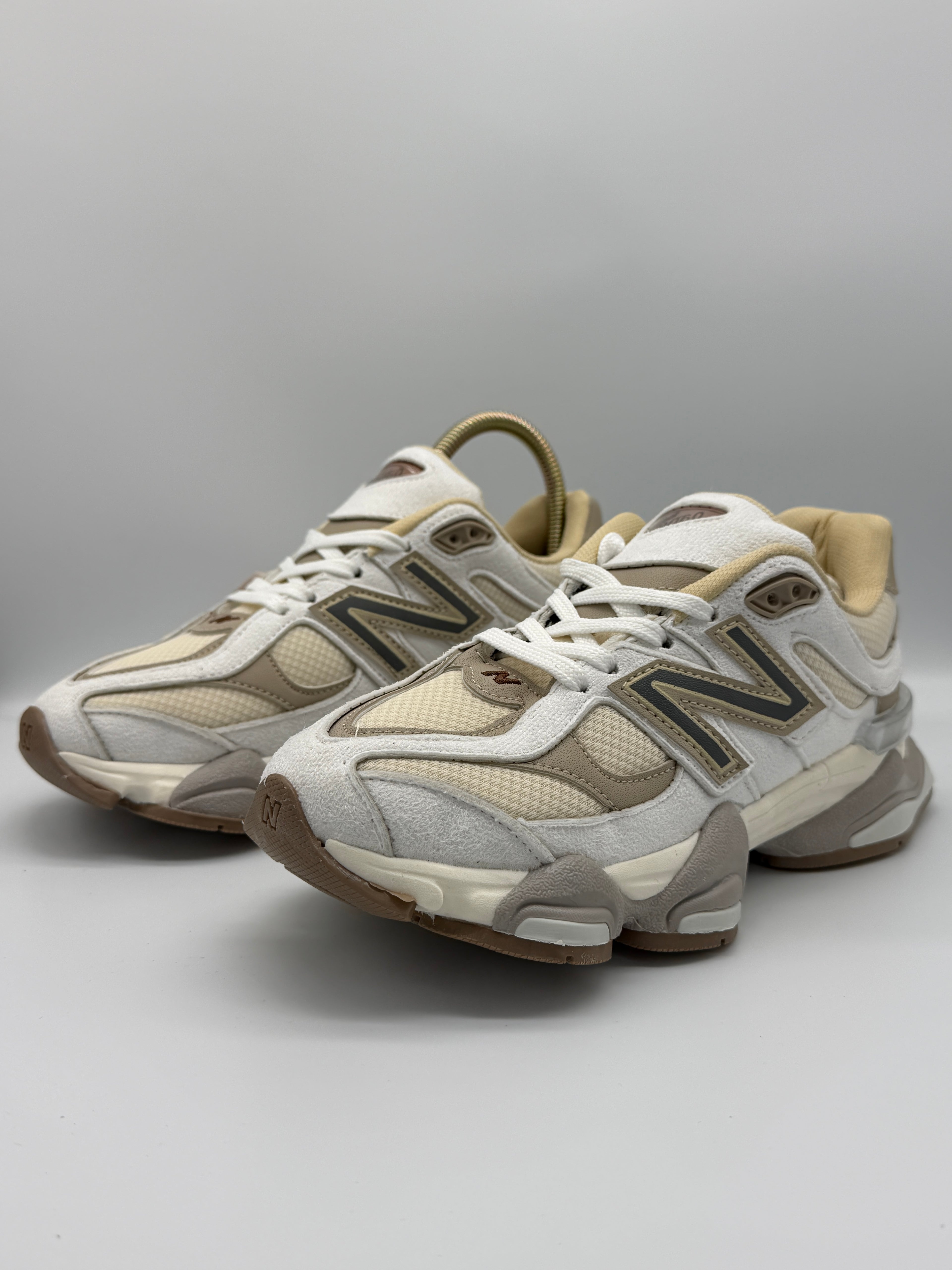 Mаратонки New Balance 9060 в бяло, бежово и сиво