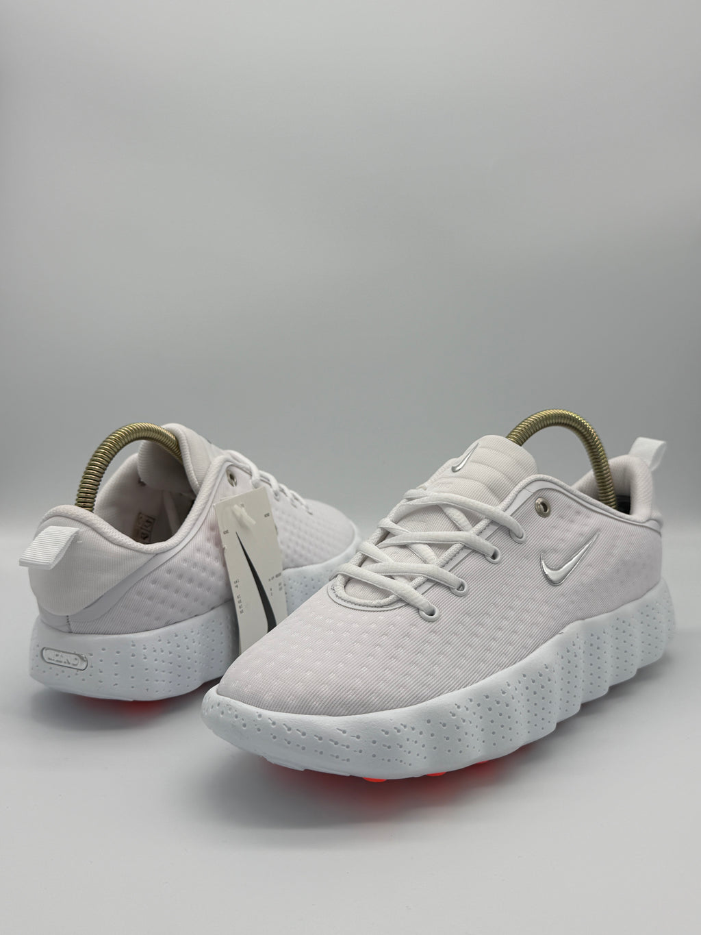 Маратонки Nike Mind 002 в бяло