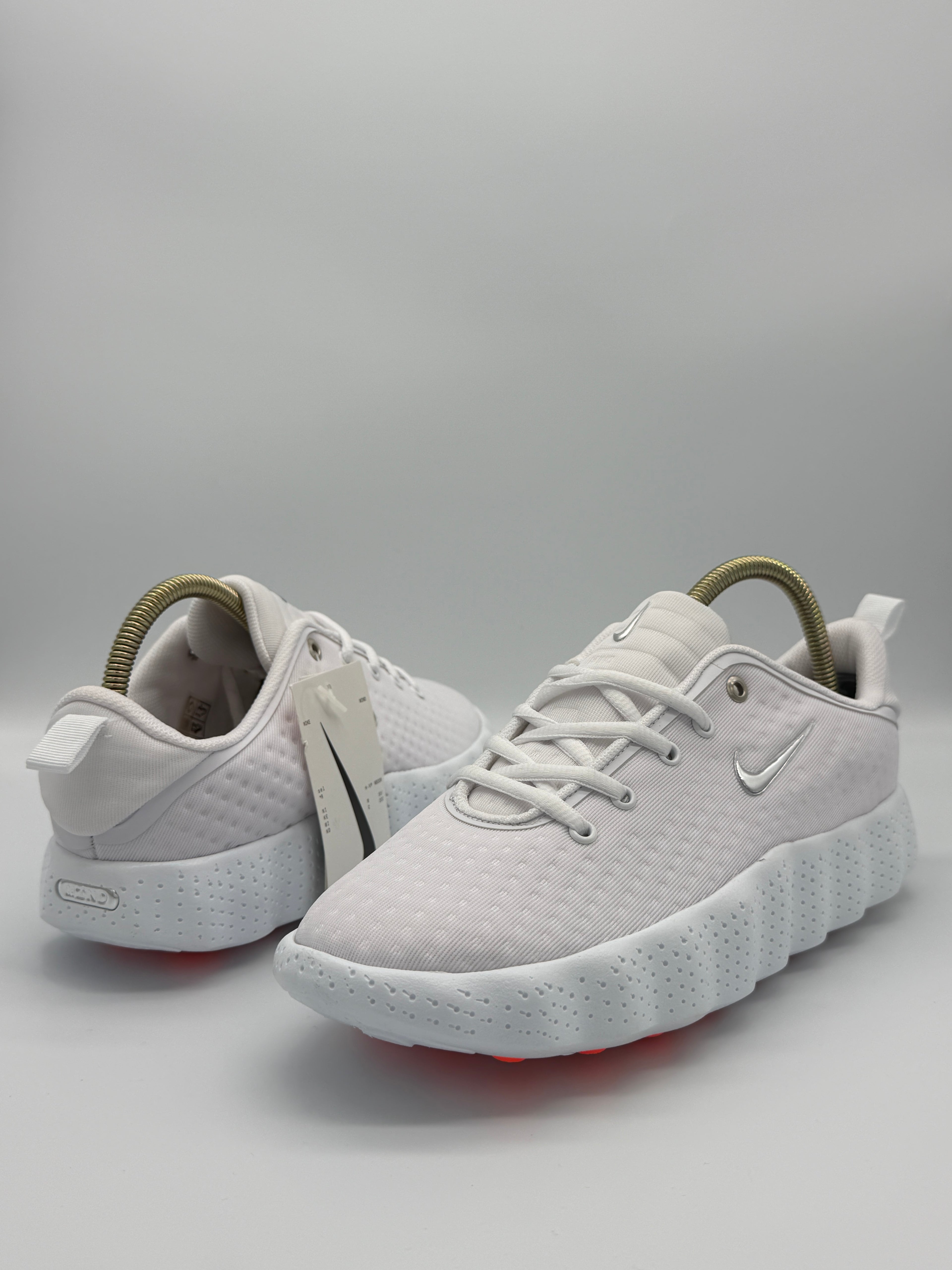 Маратонки Nike Mind 002 в бяло