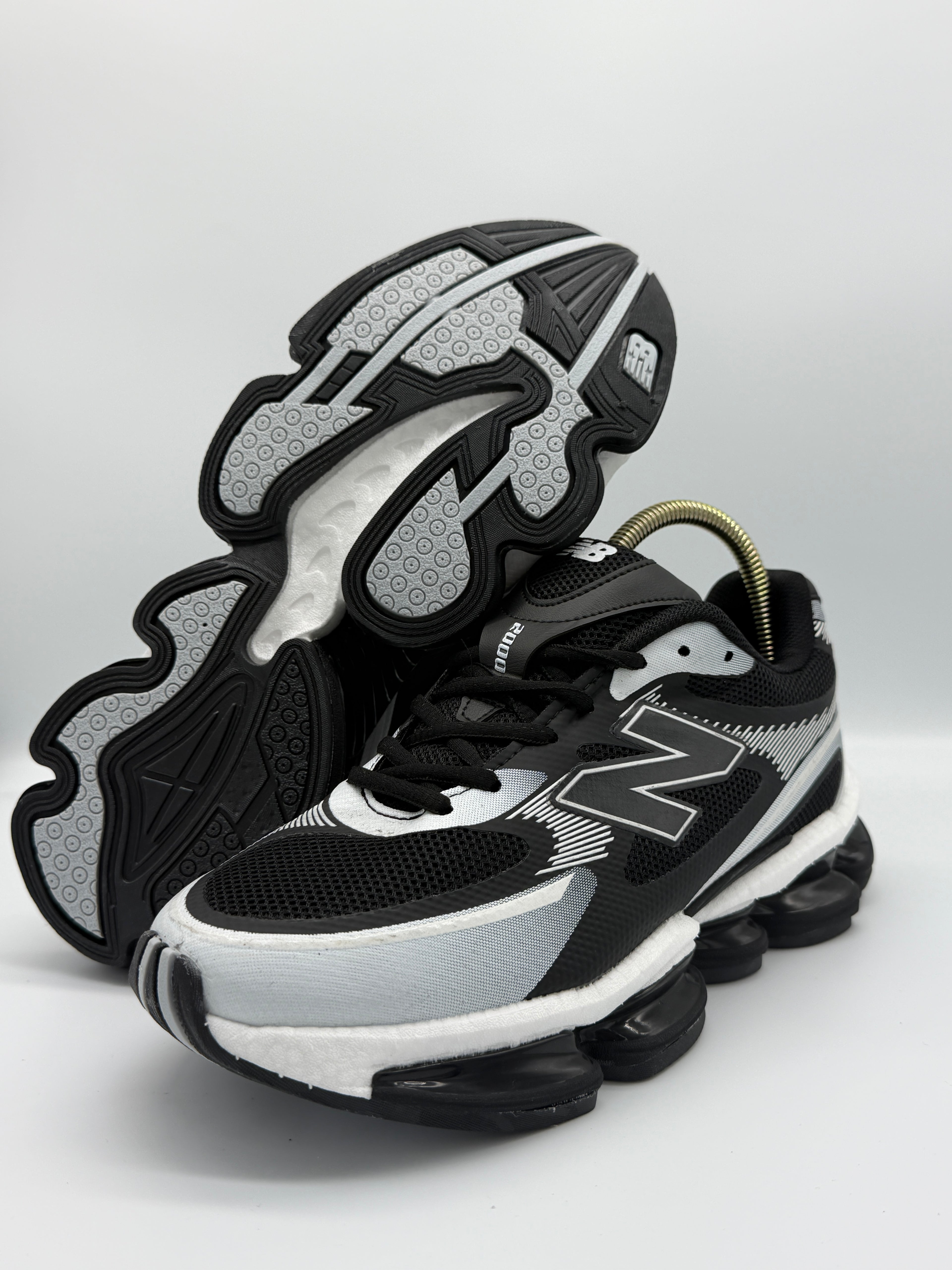 Мъжки маратонки New Balance 2000 в черно и бяло