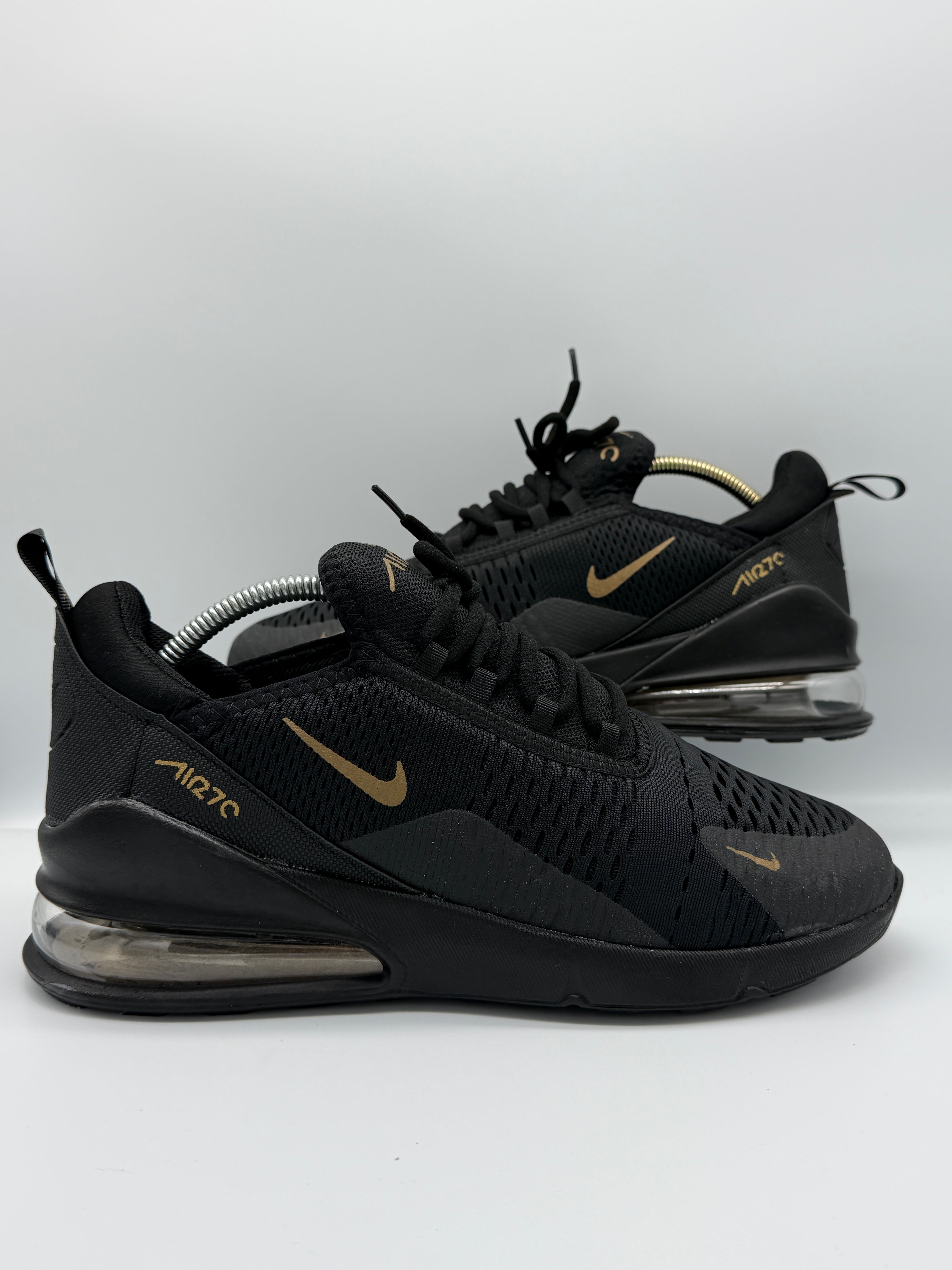 Мъжки маратонки Nike Air 270 в черно със златисти детайли