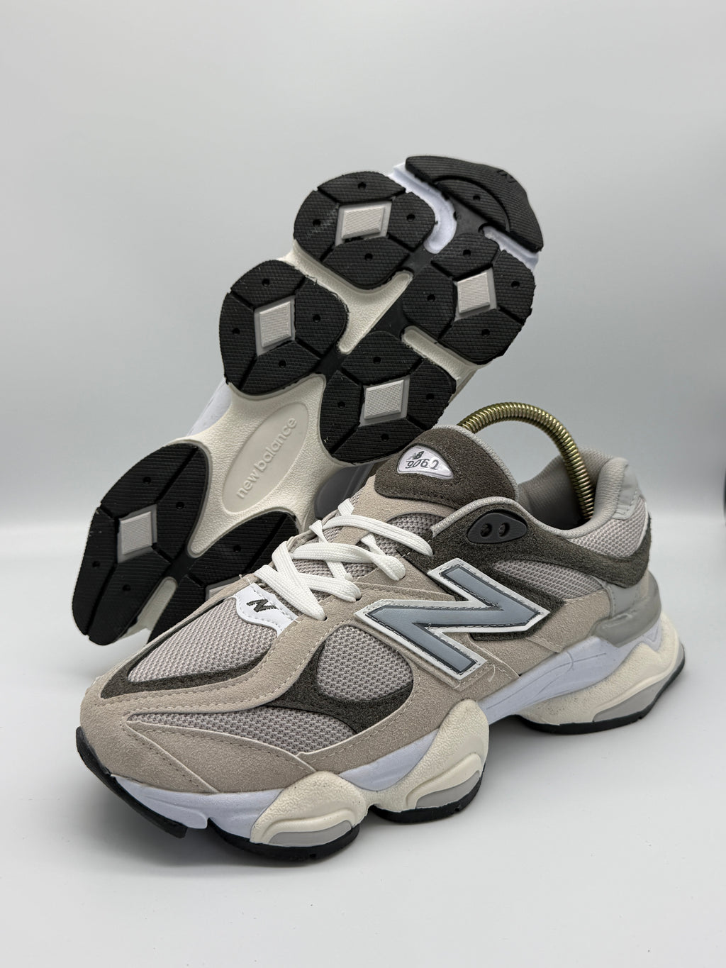 Мъжки маратонки New Balance 9060 в бежово и сиво