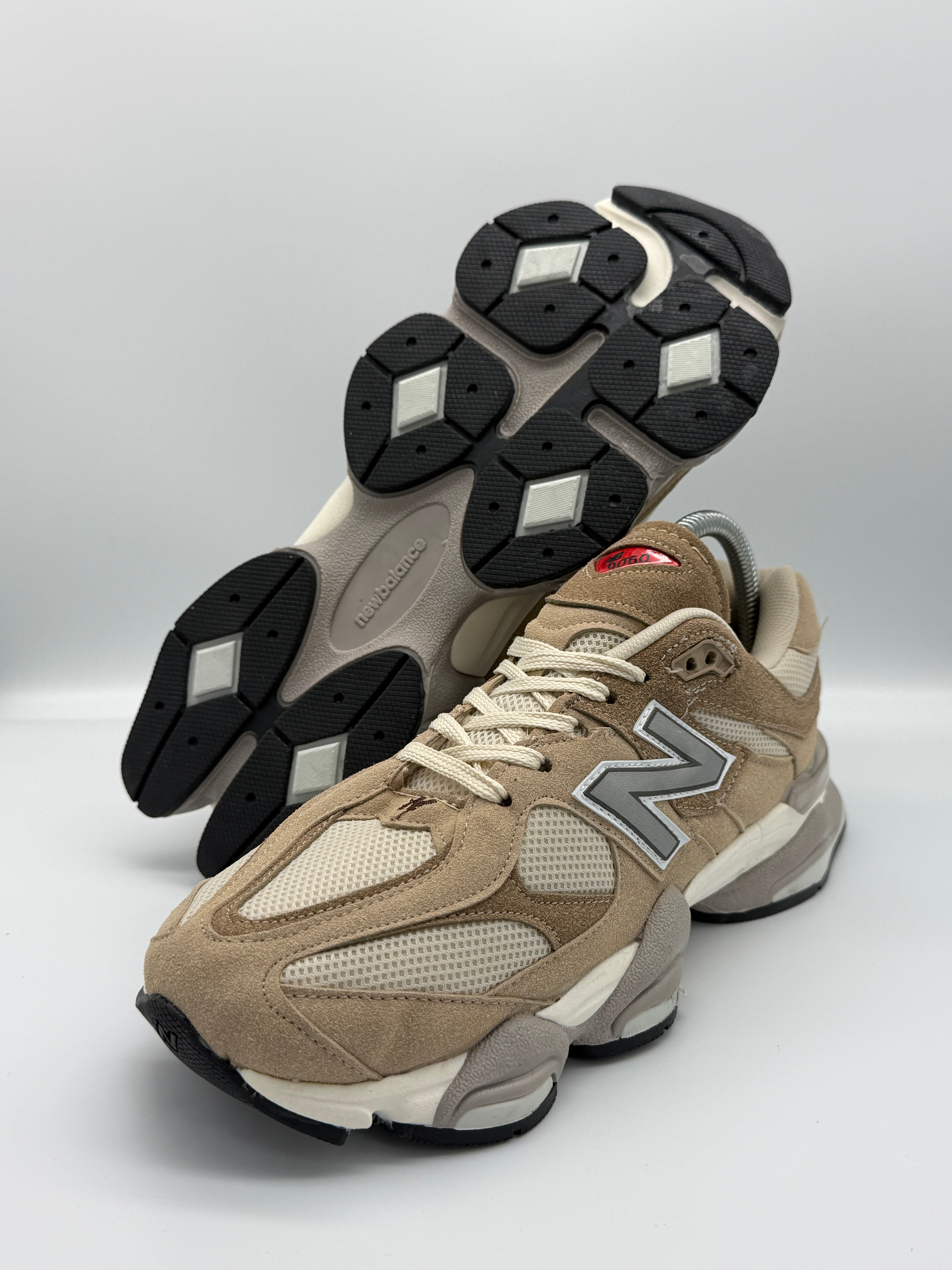 Мъжки маратонки New Balance 9060 в бежово и сиво