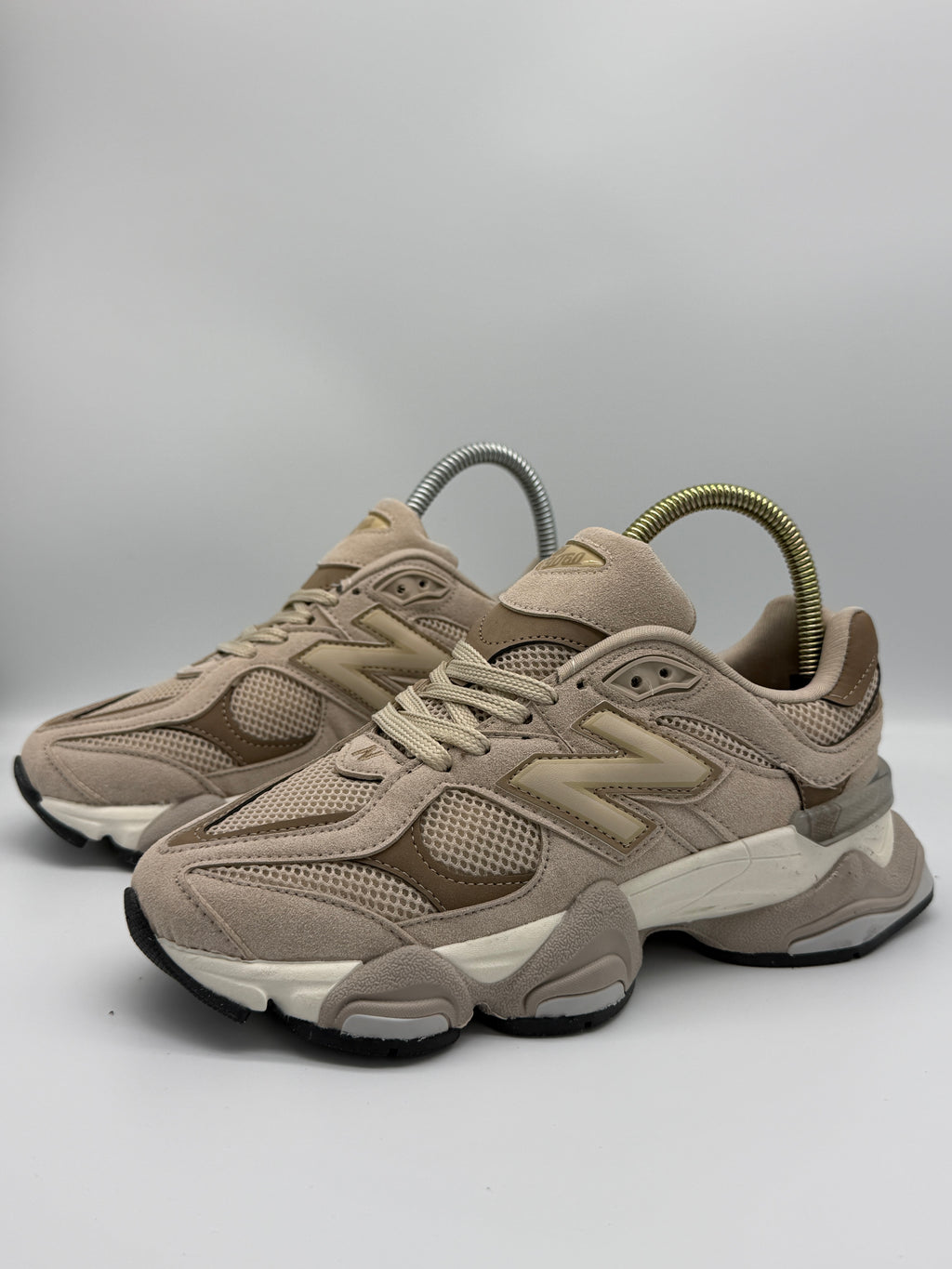 Дамски маратонки New Balance 9060 в бежово