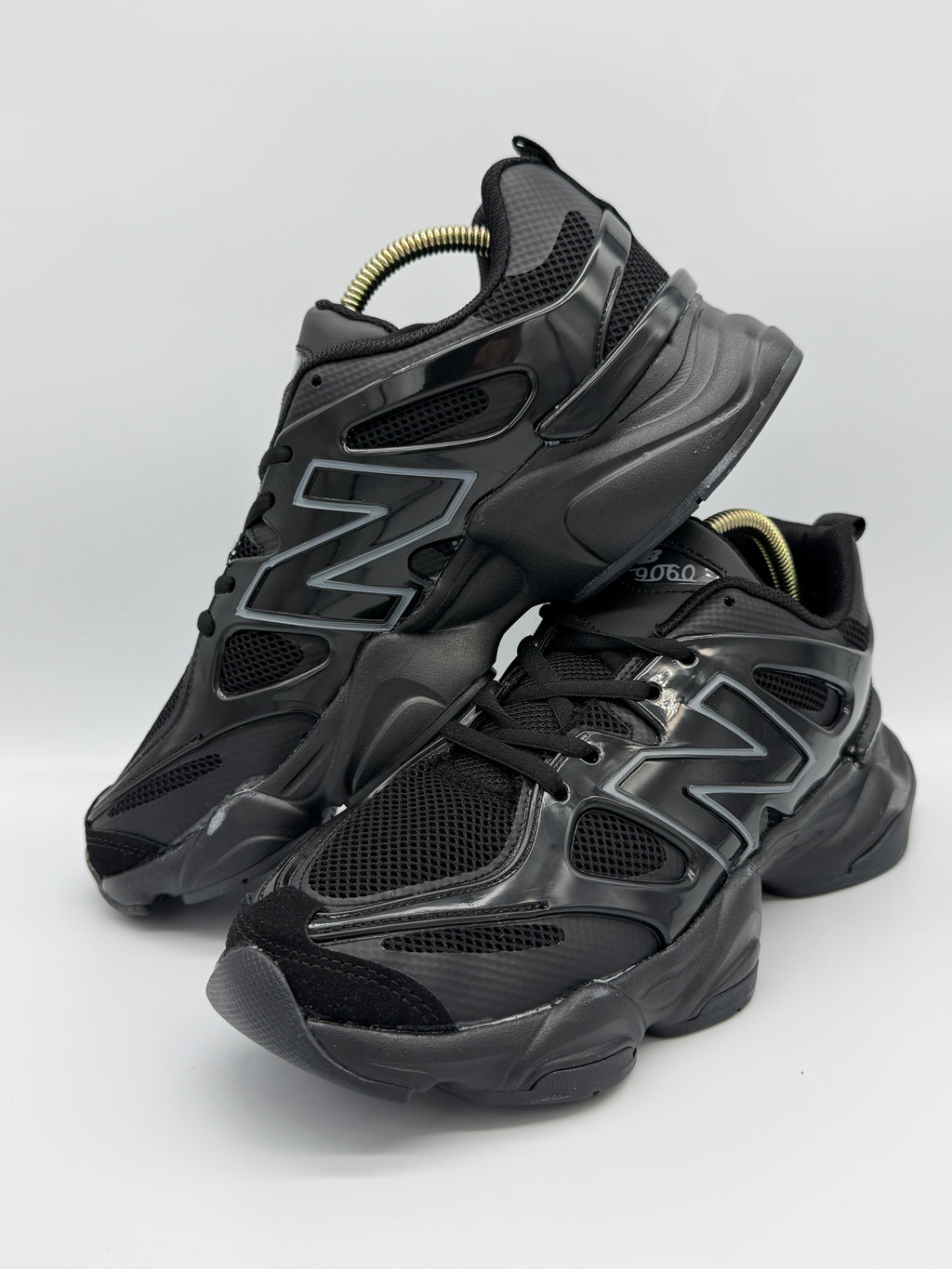New Balance 9060 – емблематичен дизайн и комфорт през целия ден
