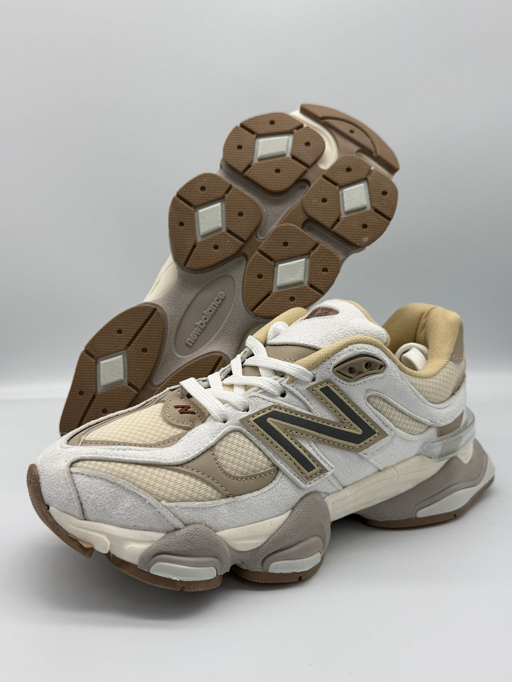 Mаратонки New Balance 9060 в бяло, бежово и сиво