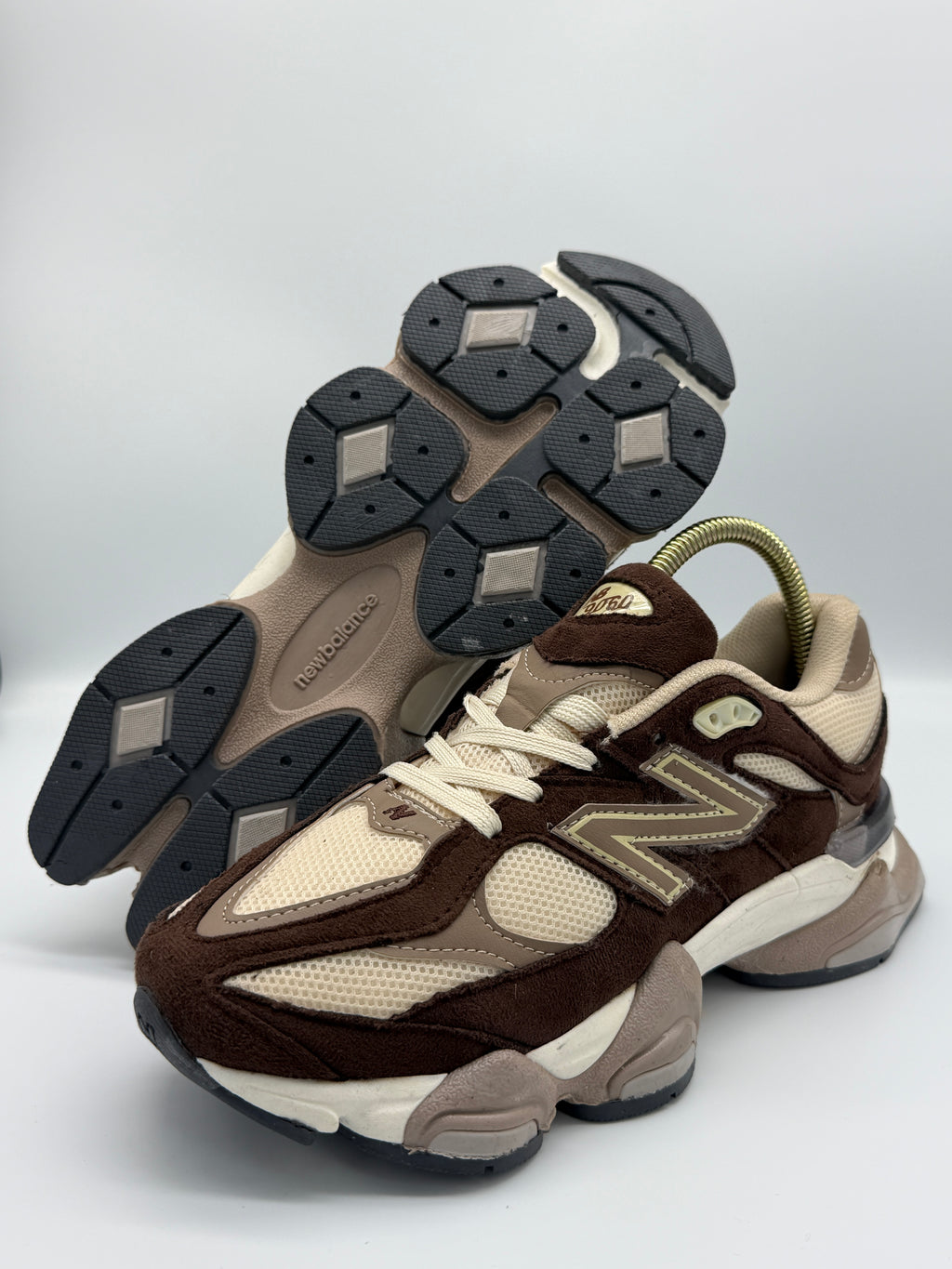 Маратонки New Balance 9060 в бежово и кафяво