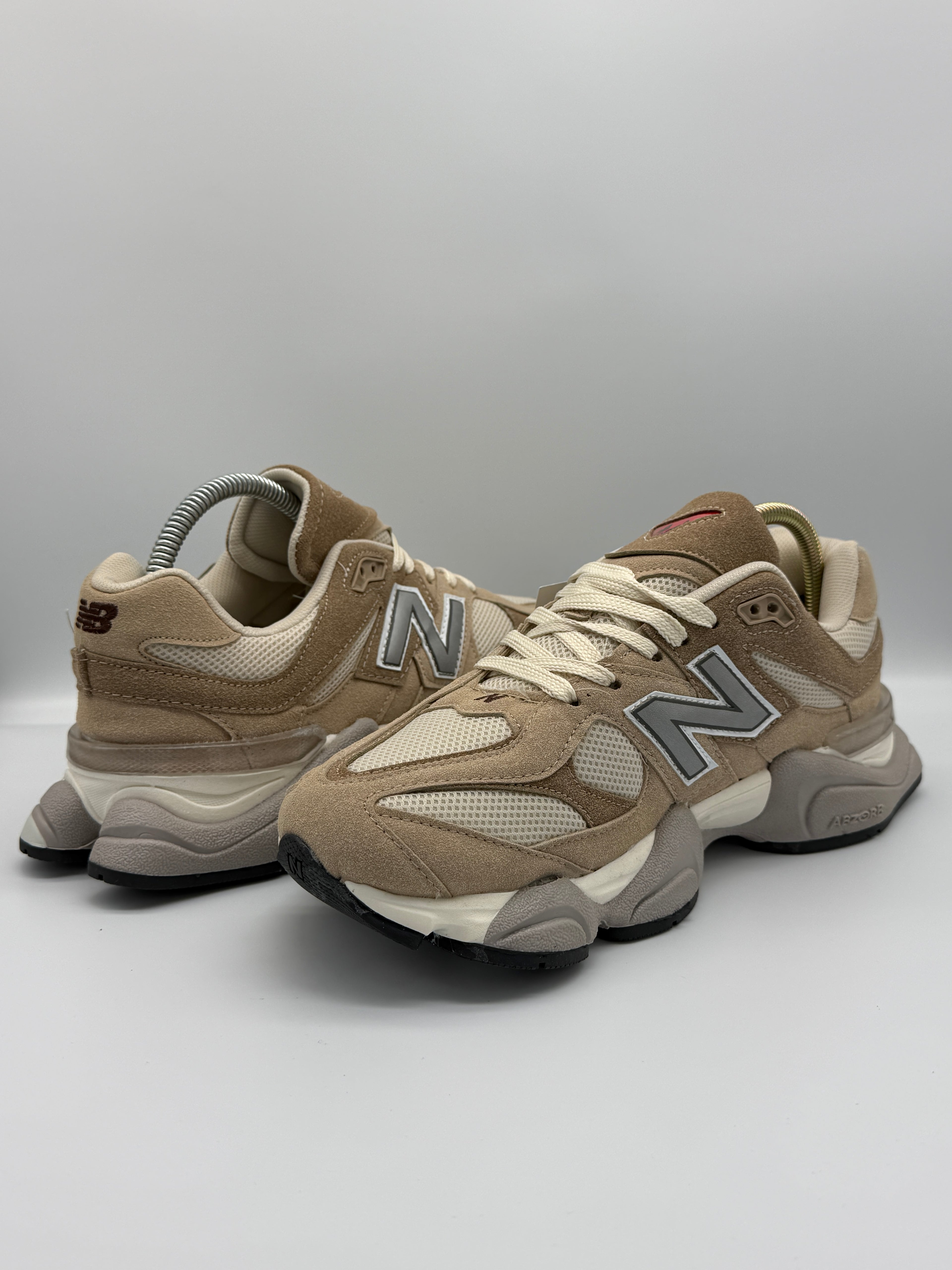 Мъжки маратонки New Balance 9060 в бежово и сиво