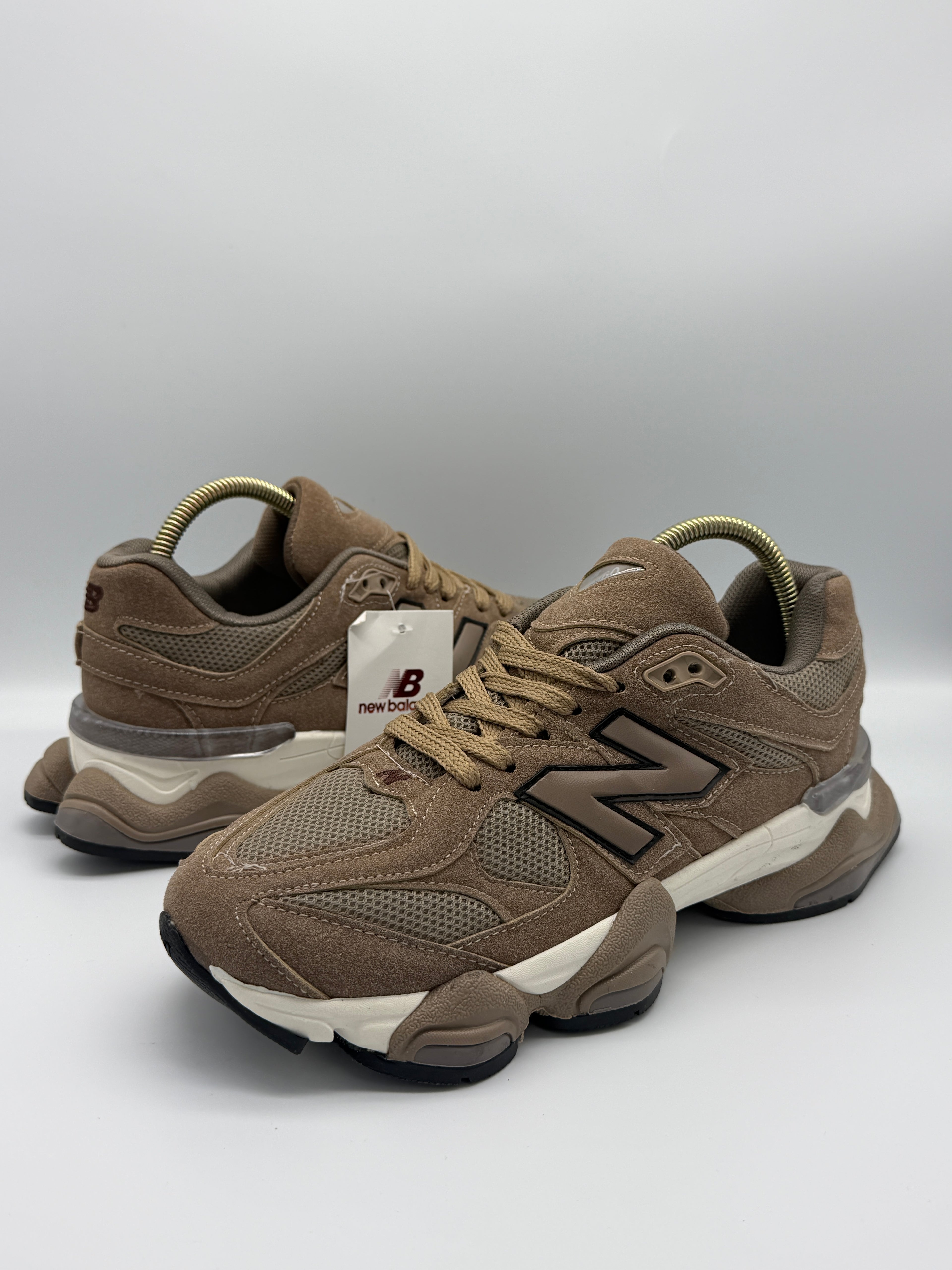 Мъжки маратонки New Balance 9060 в тъмнокафяво