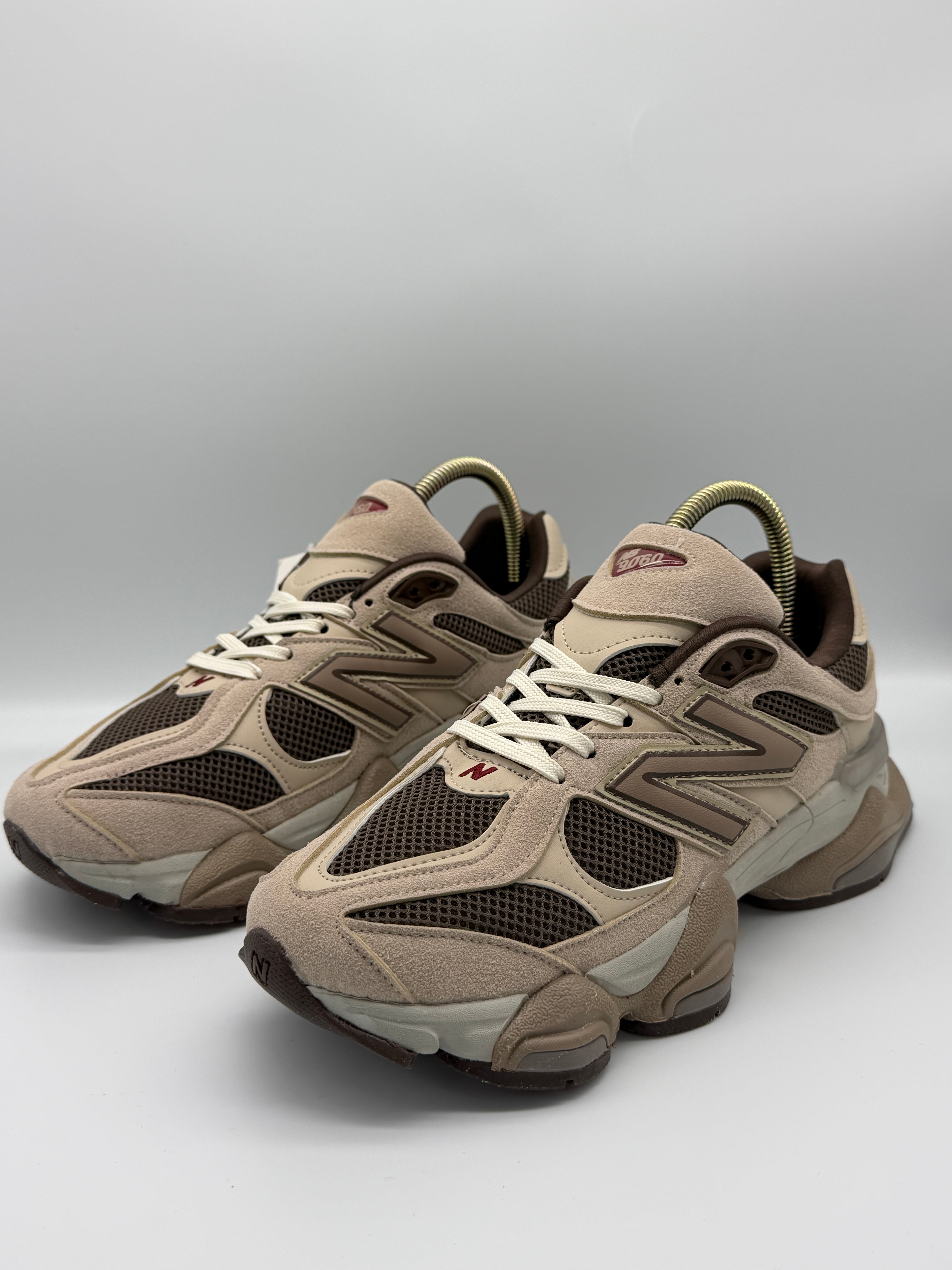 Маратонки New Balance 9060 в бежово и кафяво
