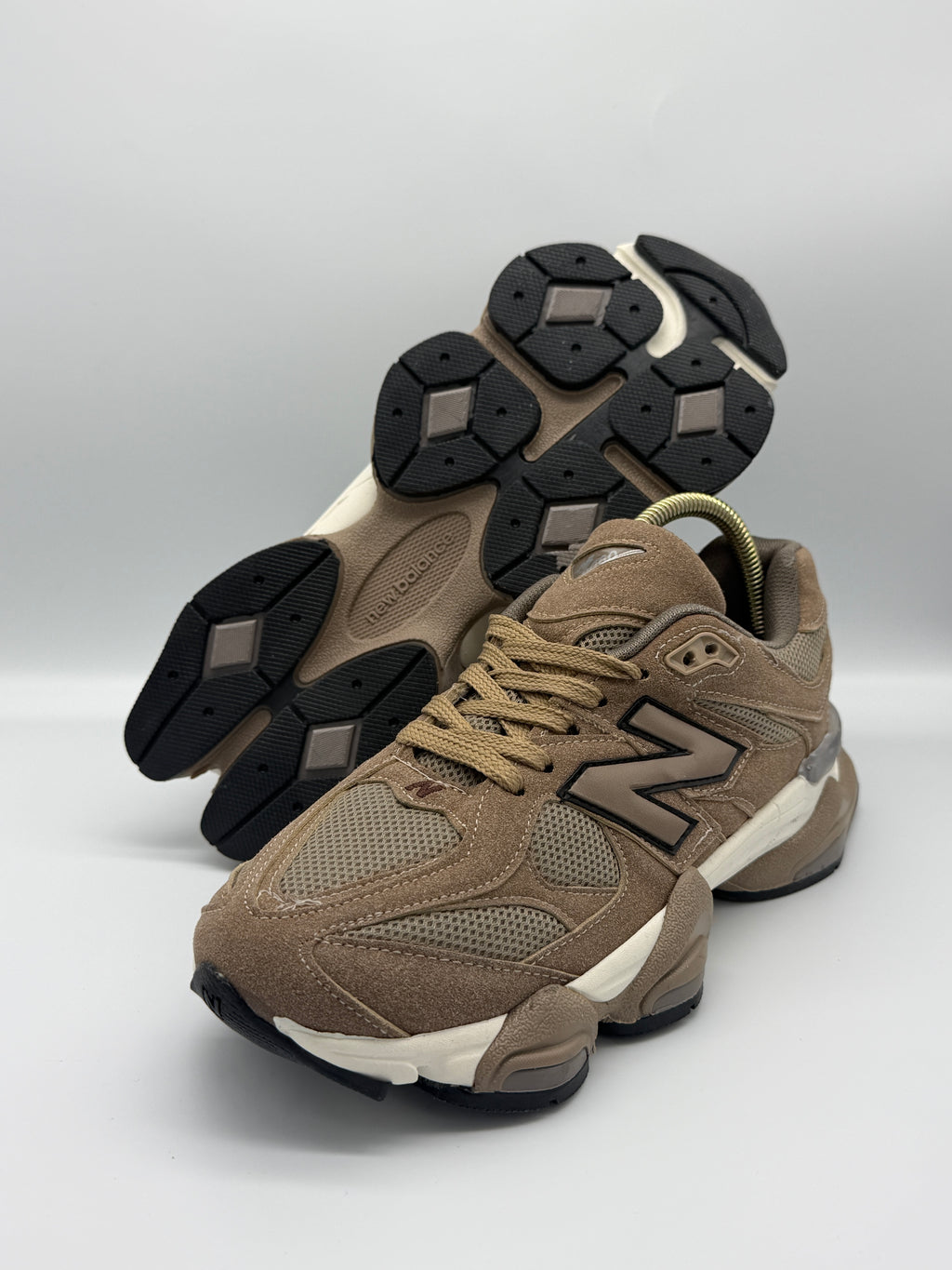 Мъжки маратонки New Balance 9060 в тъмнокафяво