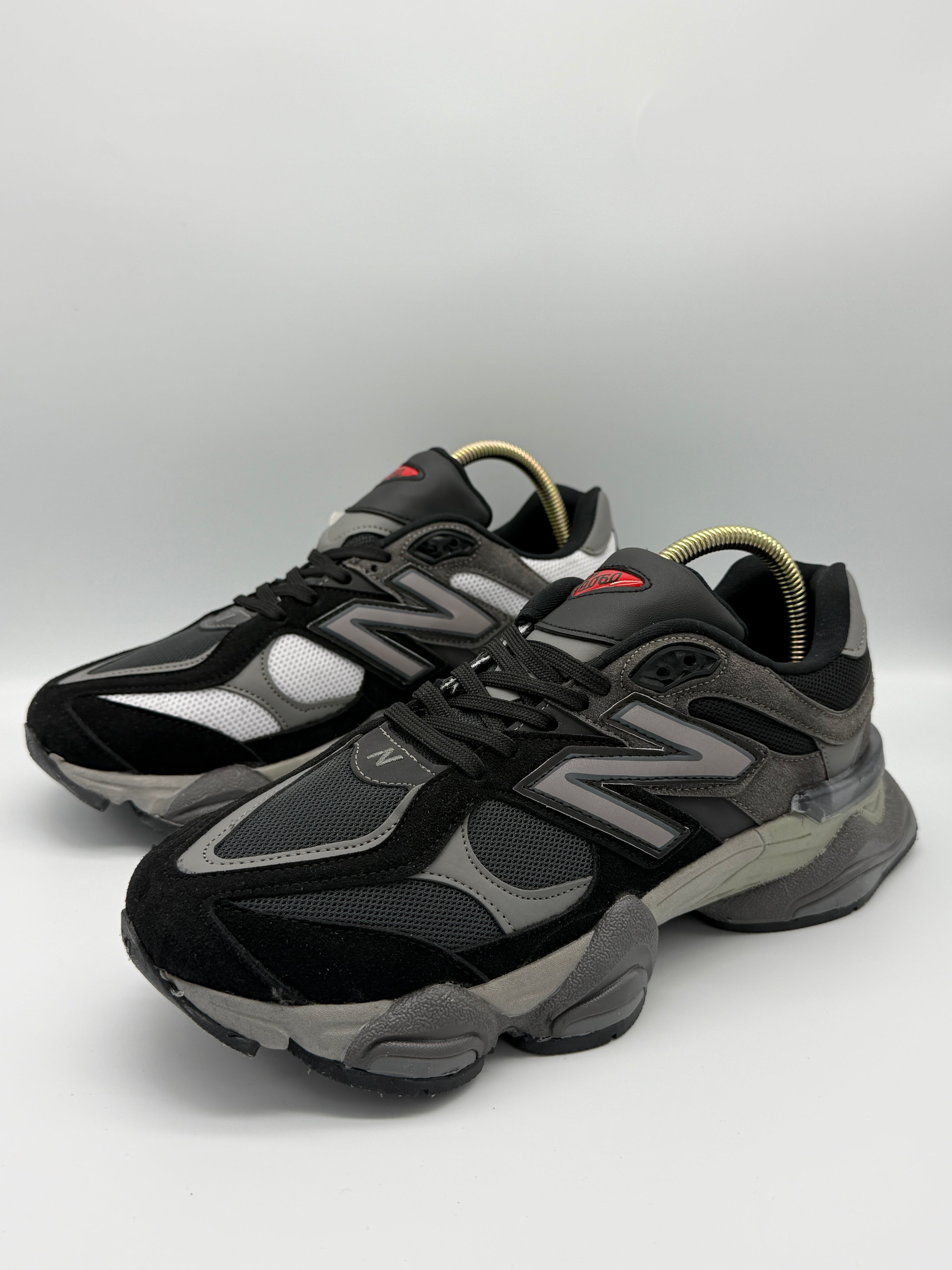 Мъжки маратонки New Balance 9060 в черно, сиво и бяло