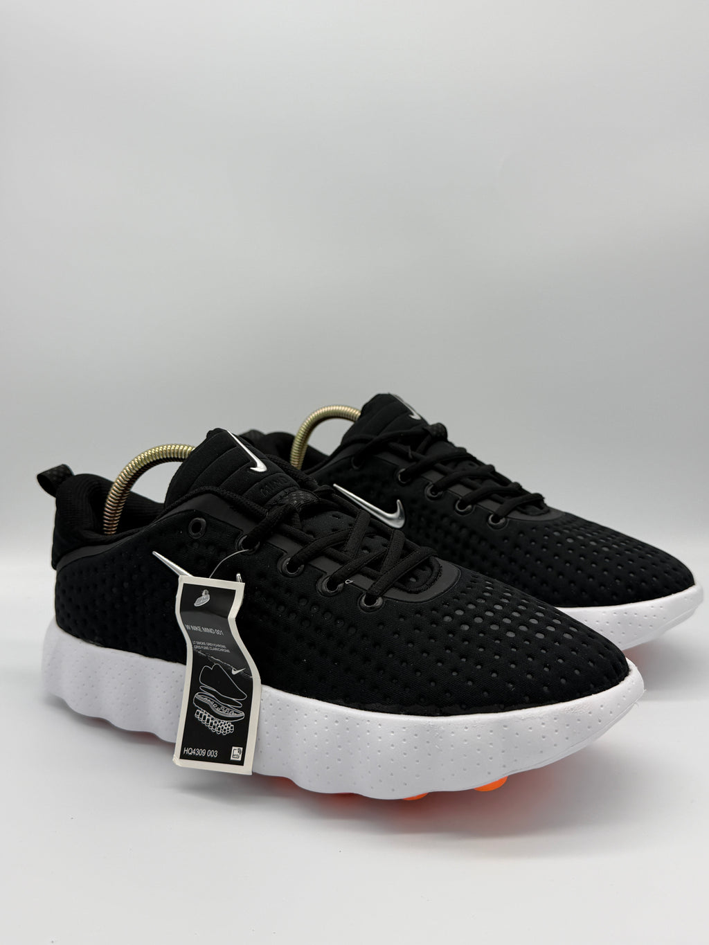 Маратонки Nike Mind 002 в черно с бяла подметка