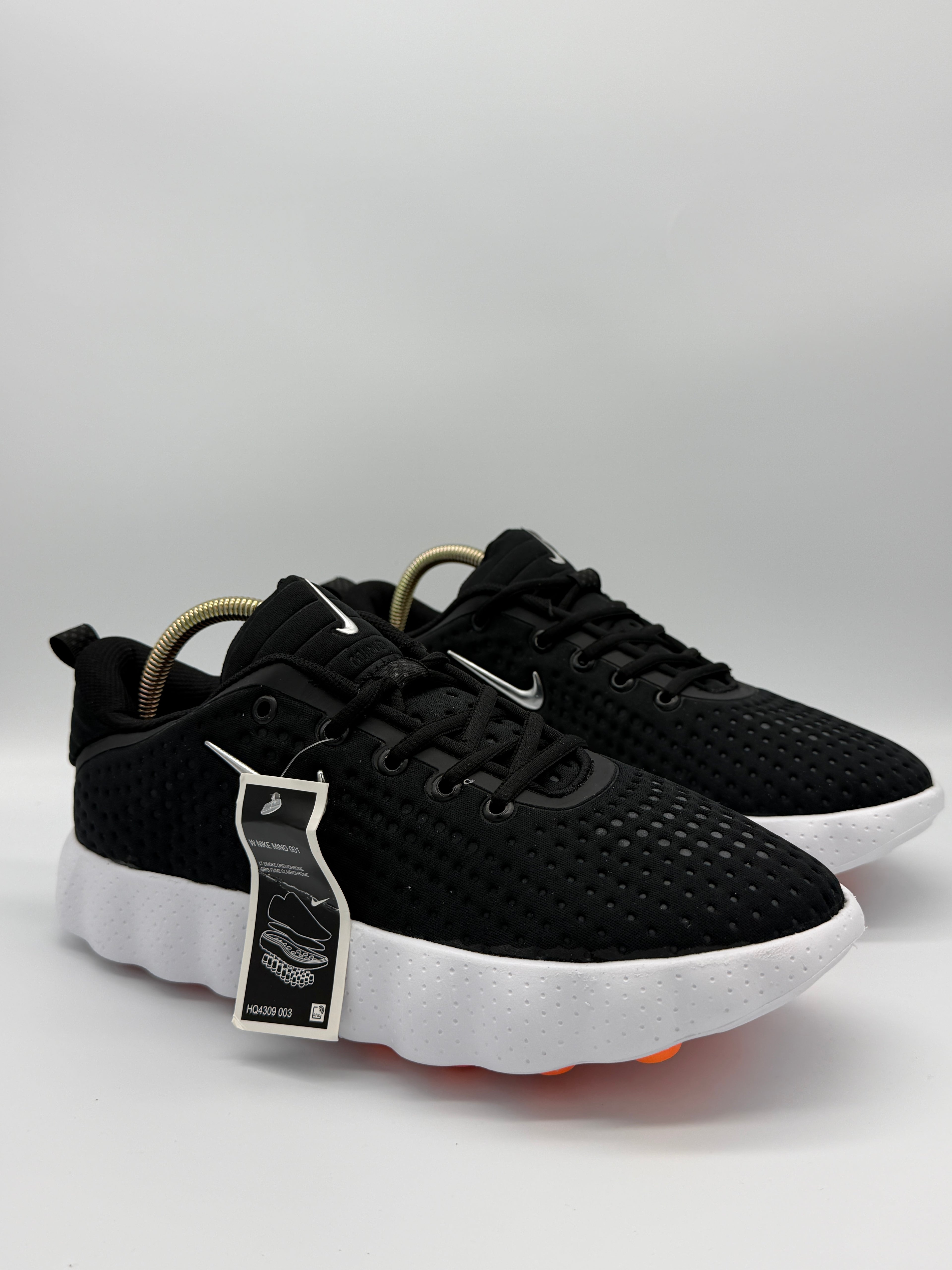 Маратонки Nike Mind 002 в черно с бяла подметка
