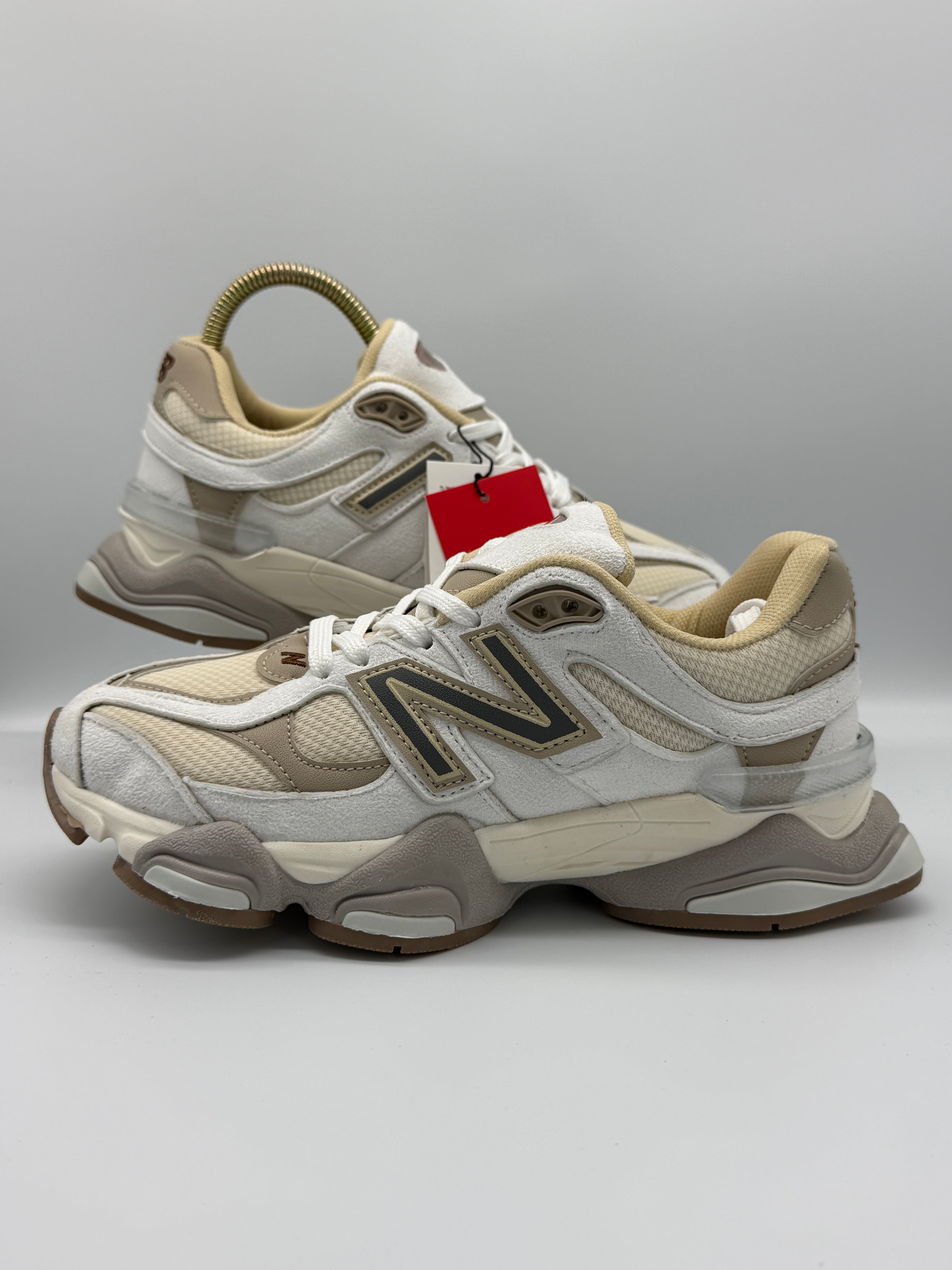 Mаратонки New Balance 9060 в бяло, бежово и сиво