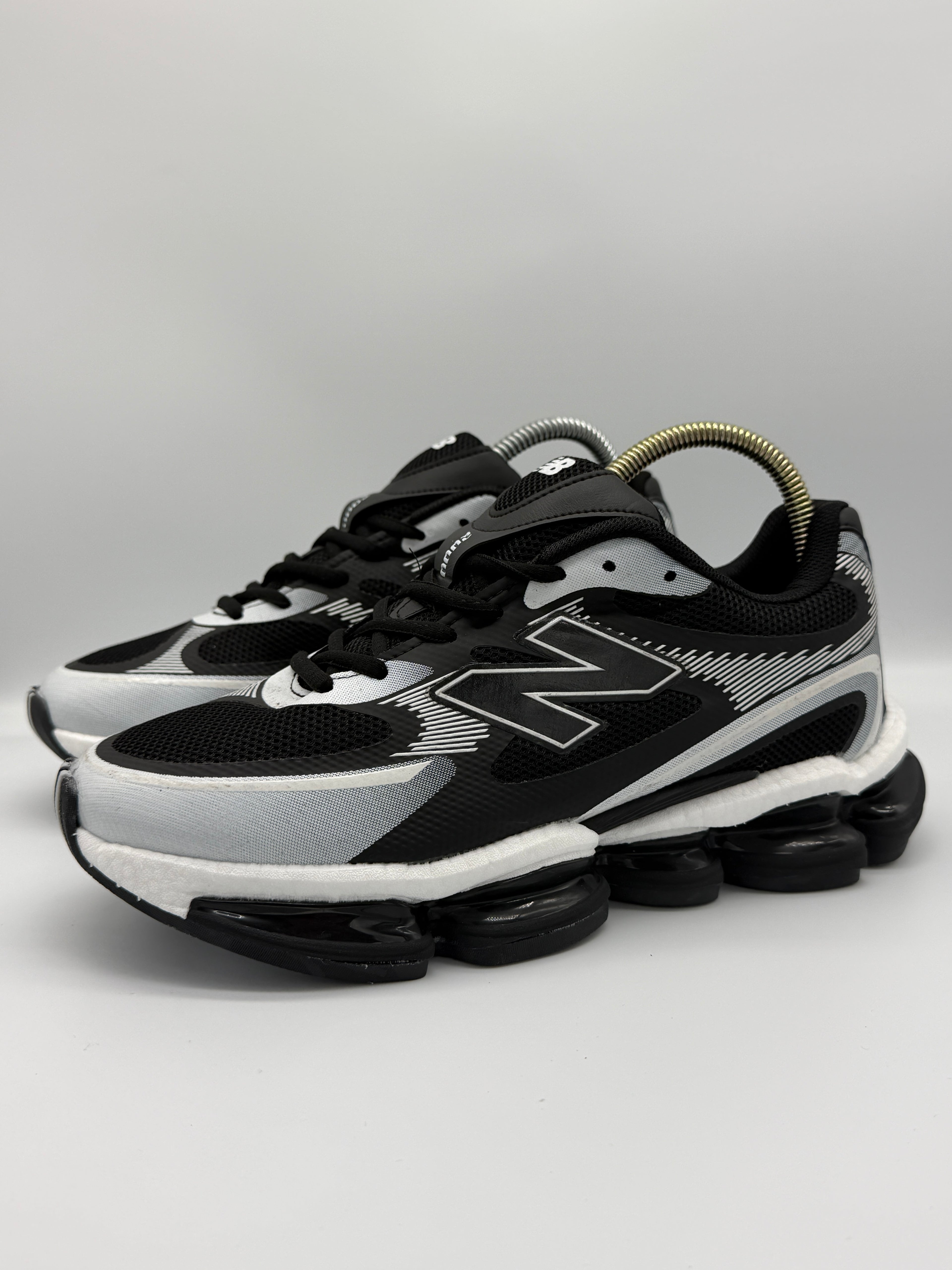 Мъжки маратонки New Balance 2000 в черно и бяло