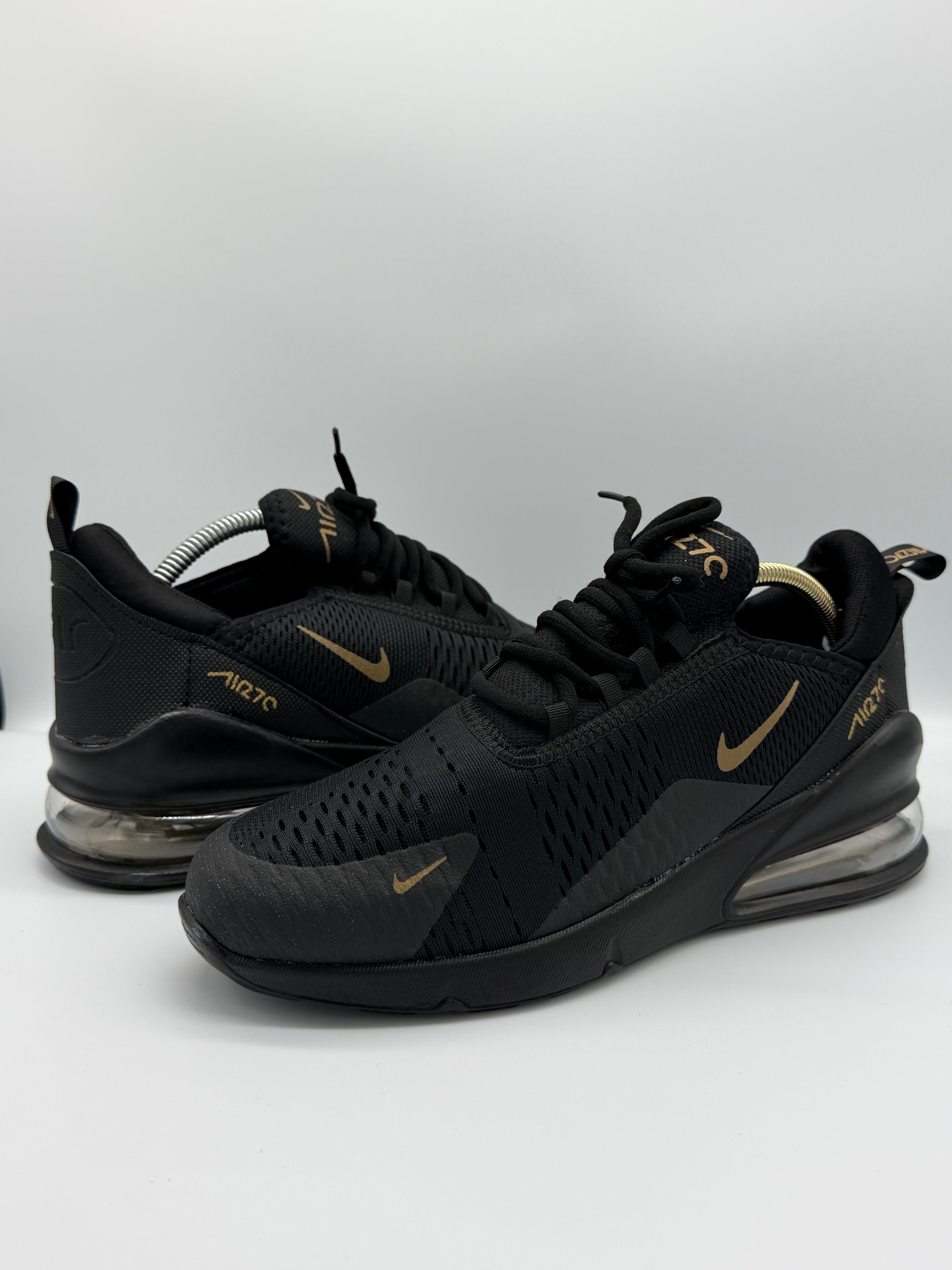 Мъжки маратонки Nike Air 270 в черно със златисти детайли