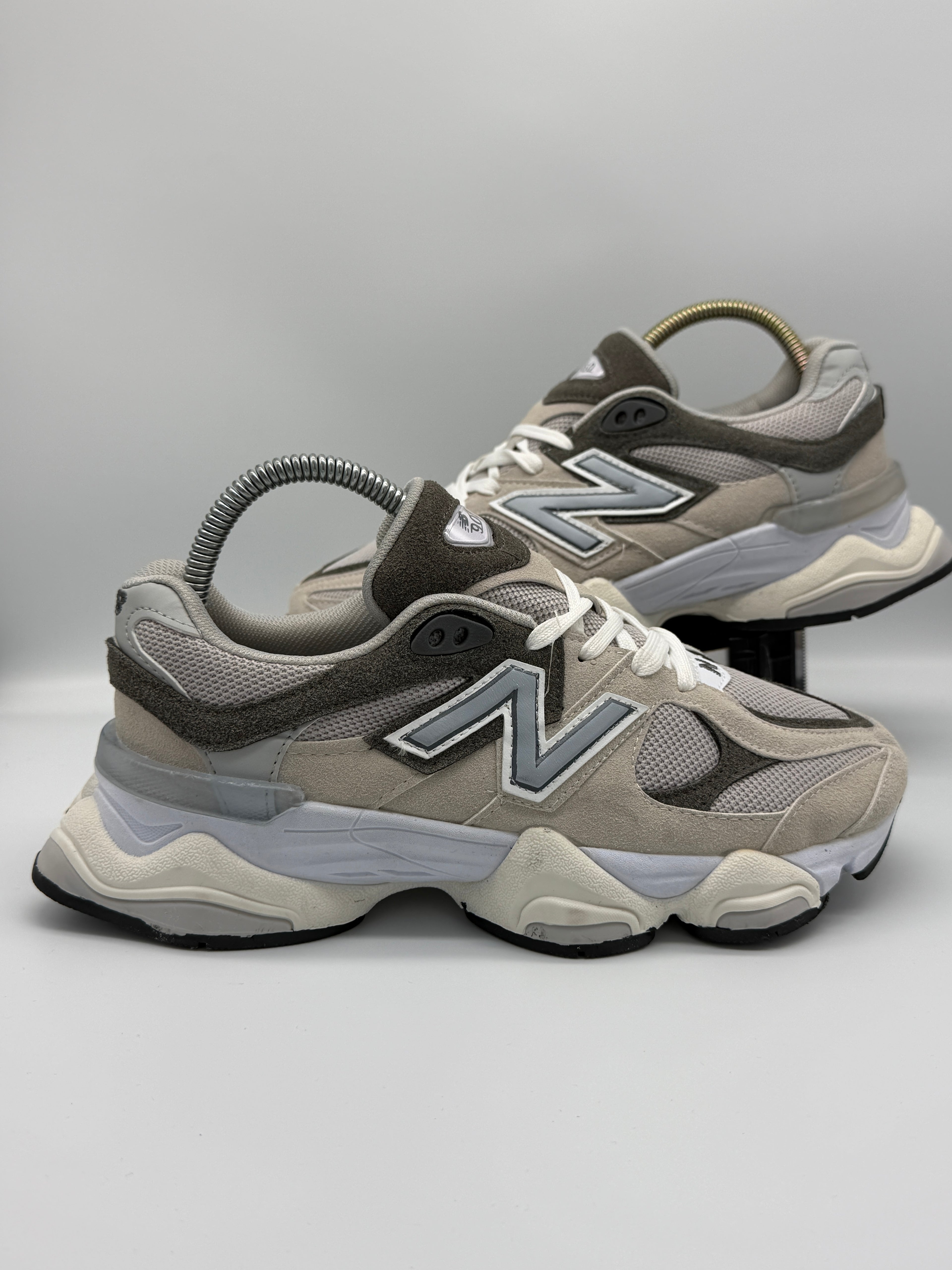 Мъжки маратонки New Balance 9060 в бежово и сиво