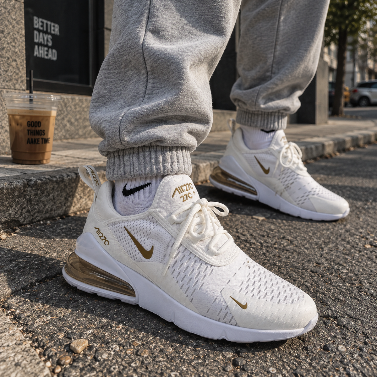 Мъжки маратонки Nike Air 270 в бяло със златисти детайли