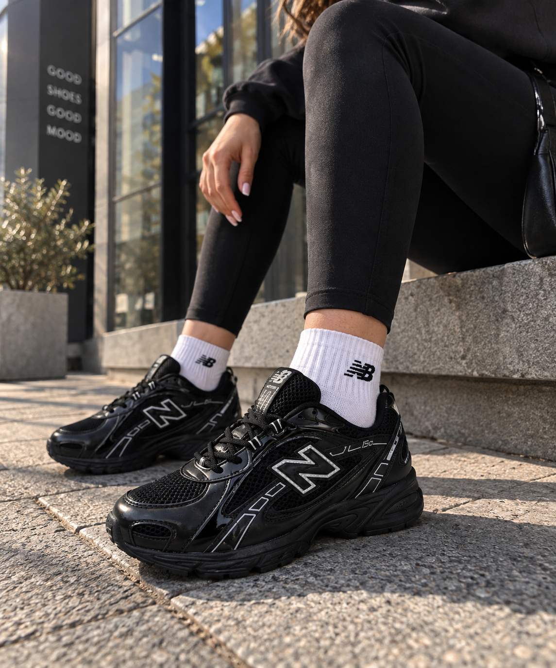 Дамски маратонки New Balance 204L – лъскаво черни