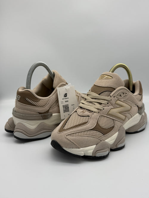 Дамски маратонки New Balance 9060 в бежово