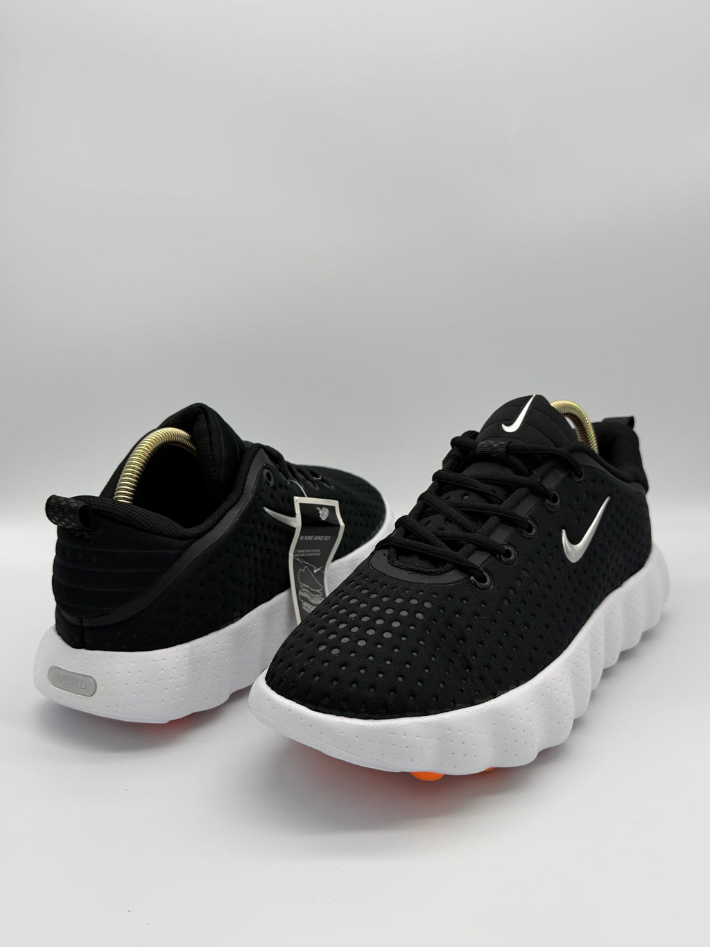 Маратонки Nike Mind 002 в черно с бяла подметка