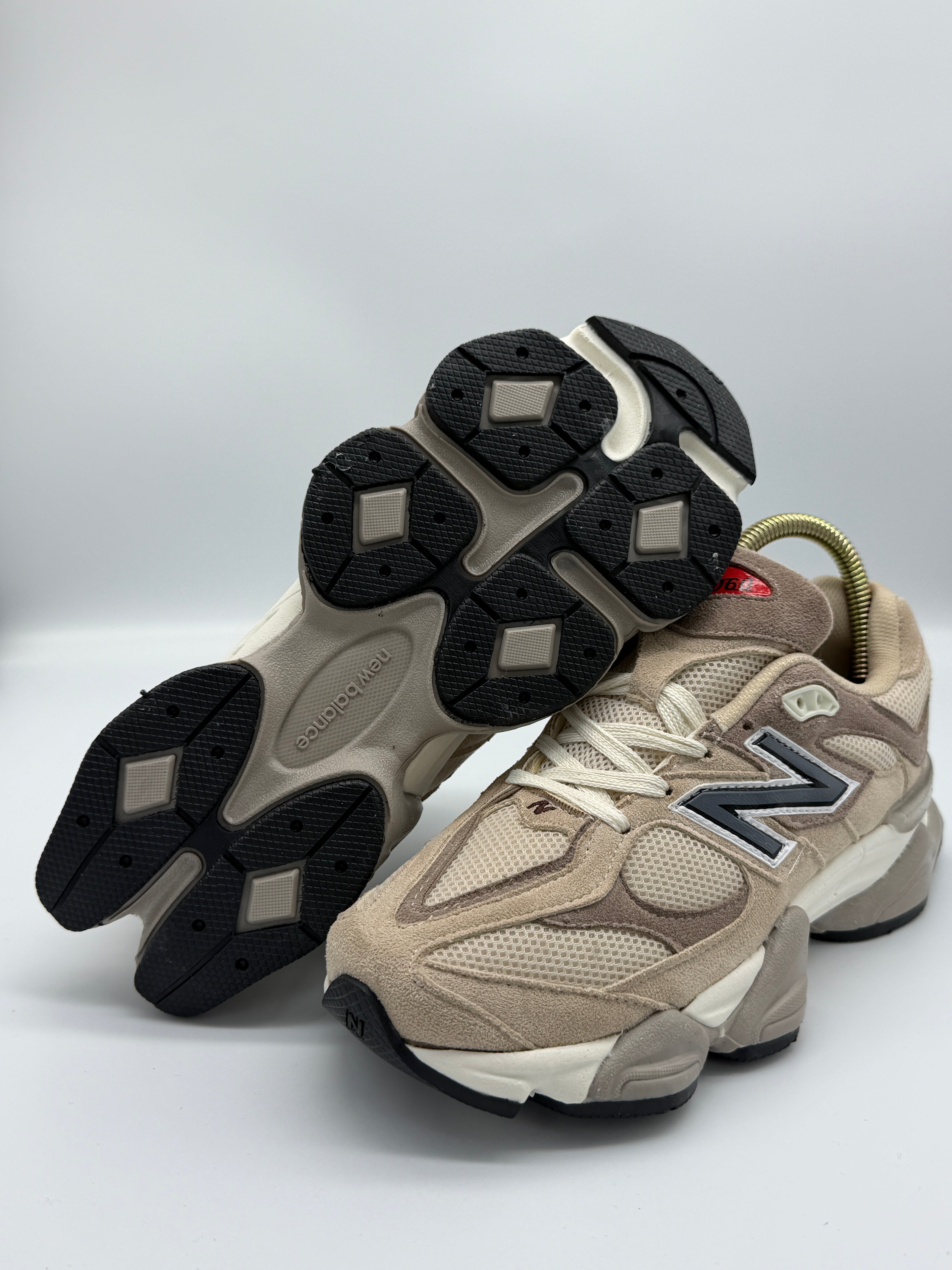 Женски маратонки New Balance 9060 в бежов цвят