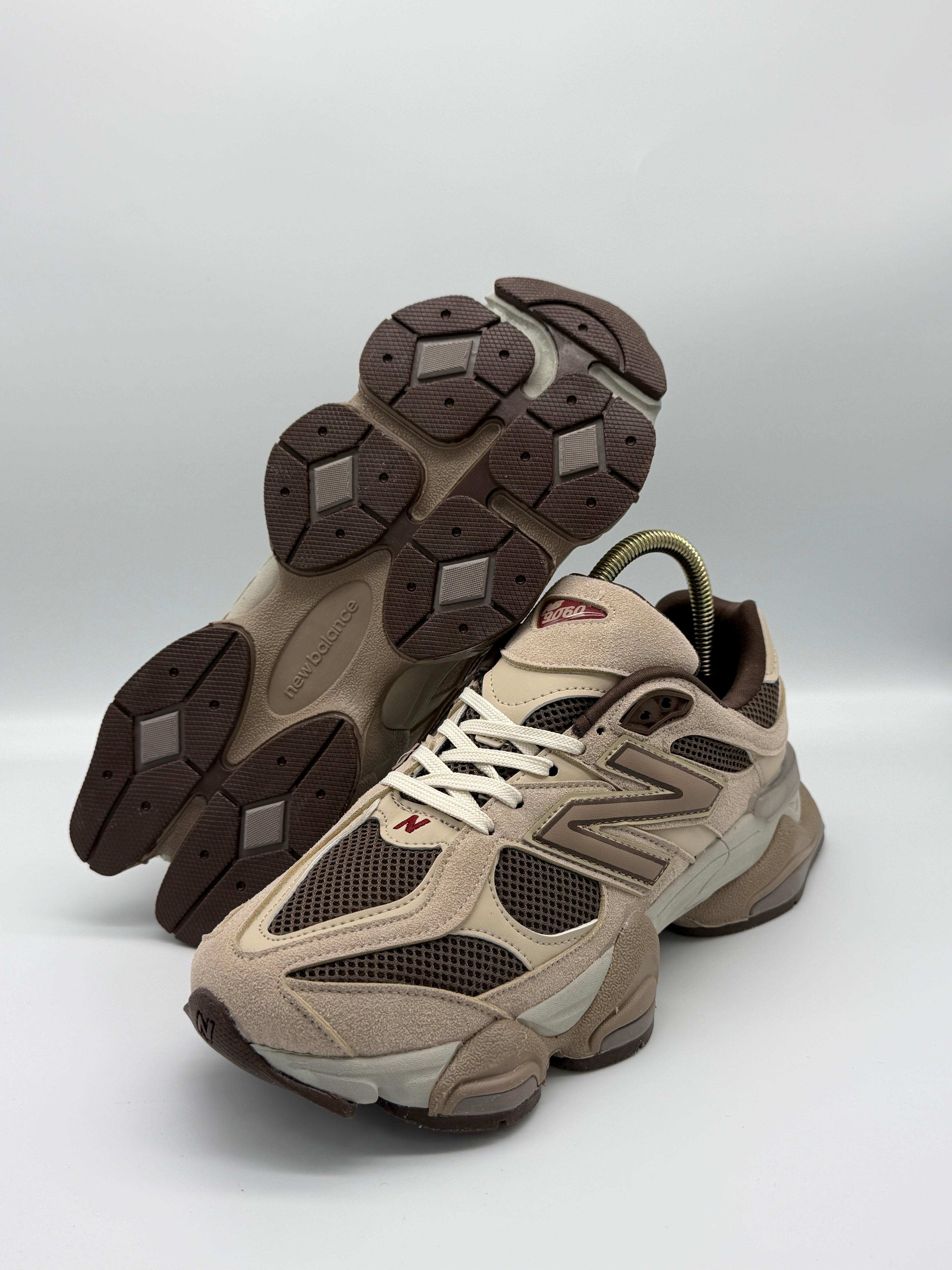 Маратонки New Balance 9060 в бежово и кафяво