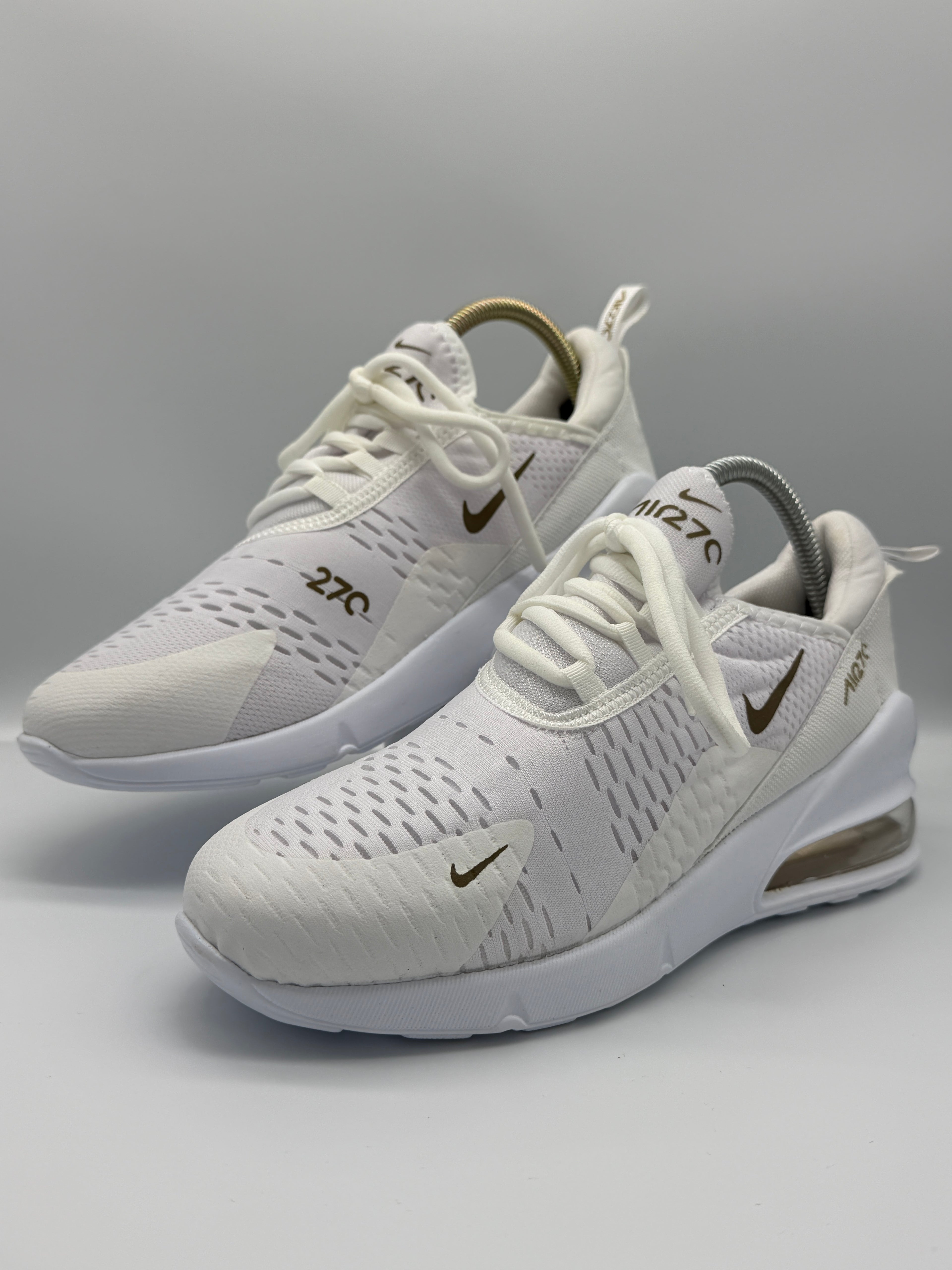 Мъжки маратонки Nike Air 270 в бяло със златисти детайли