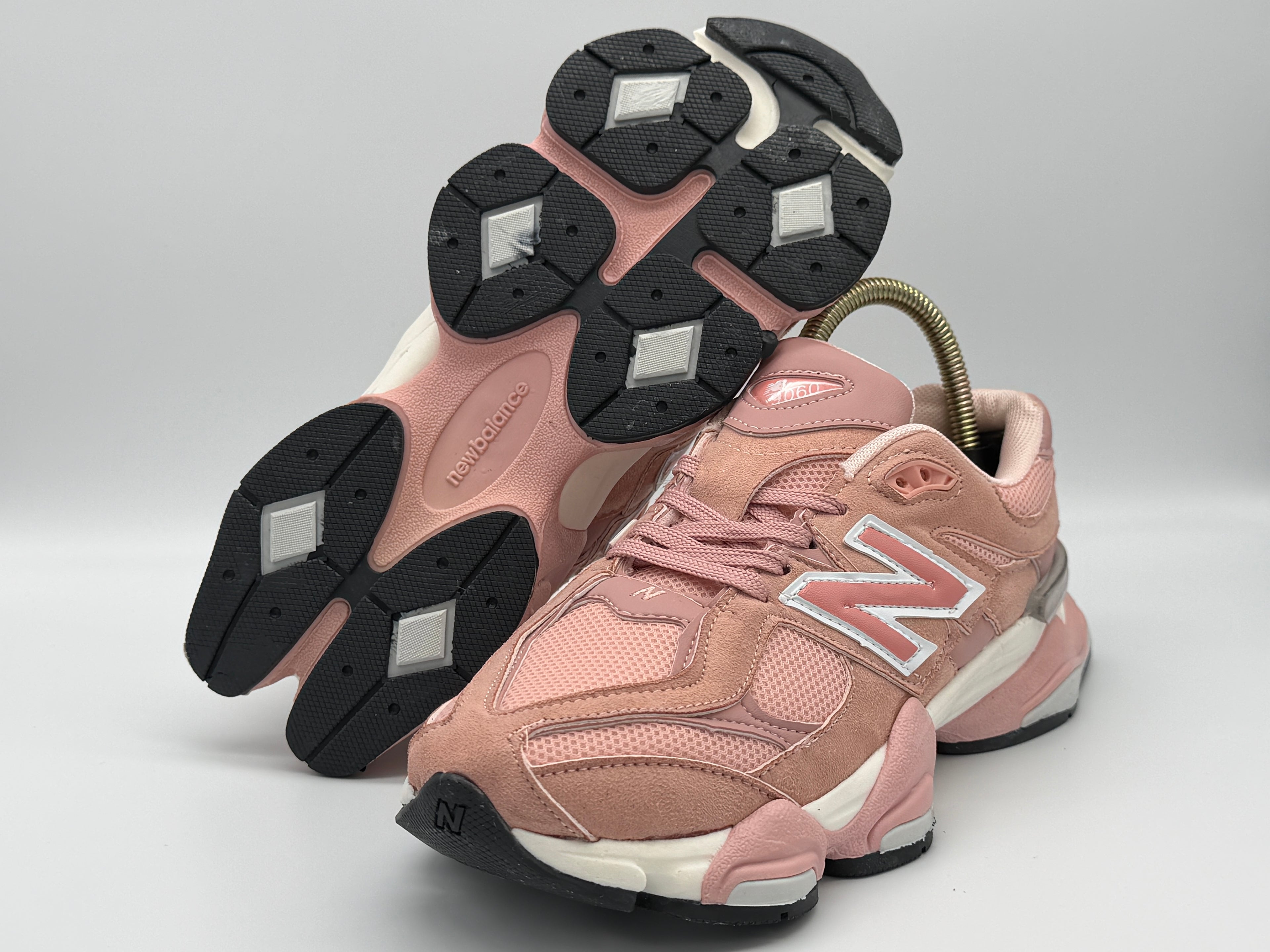 Дамски маратонки New Balance 9060 в розово