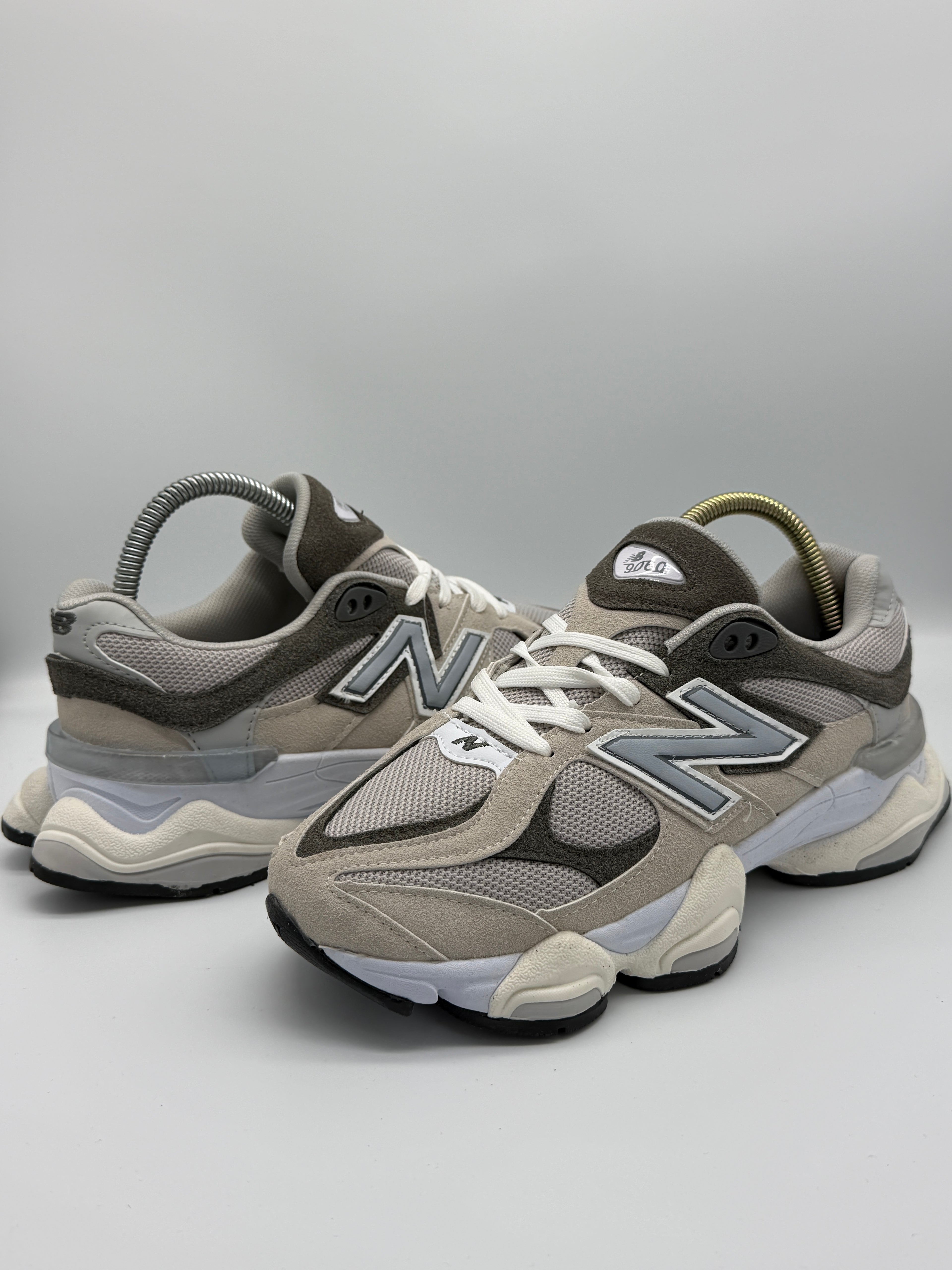 Мъжки маратонки New Balance 9060 в бежово и сиво