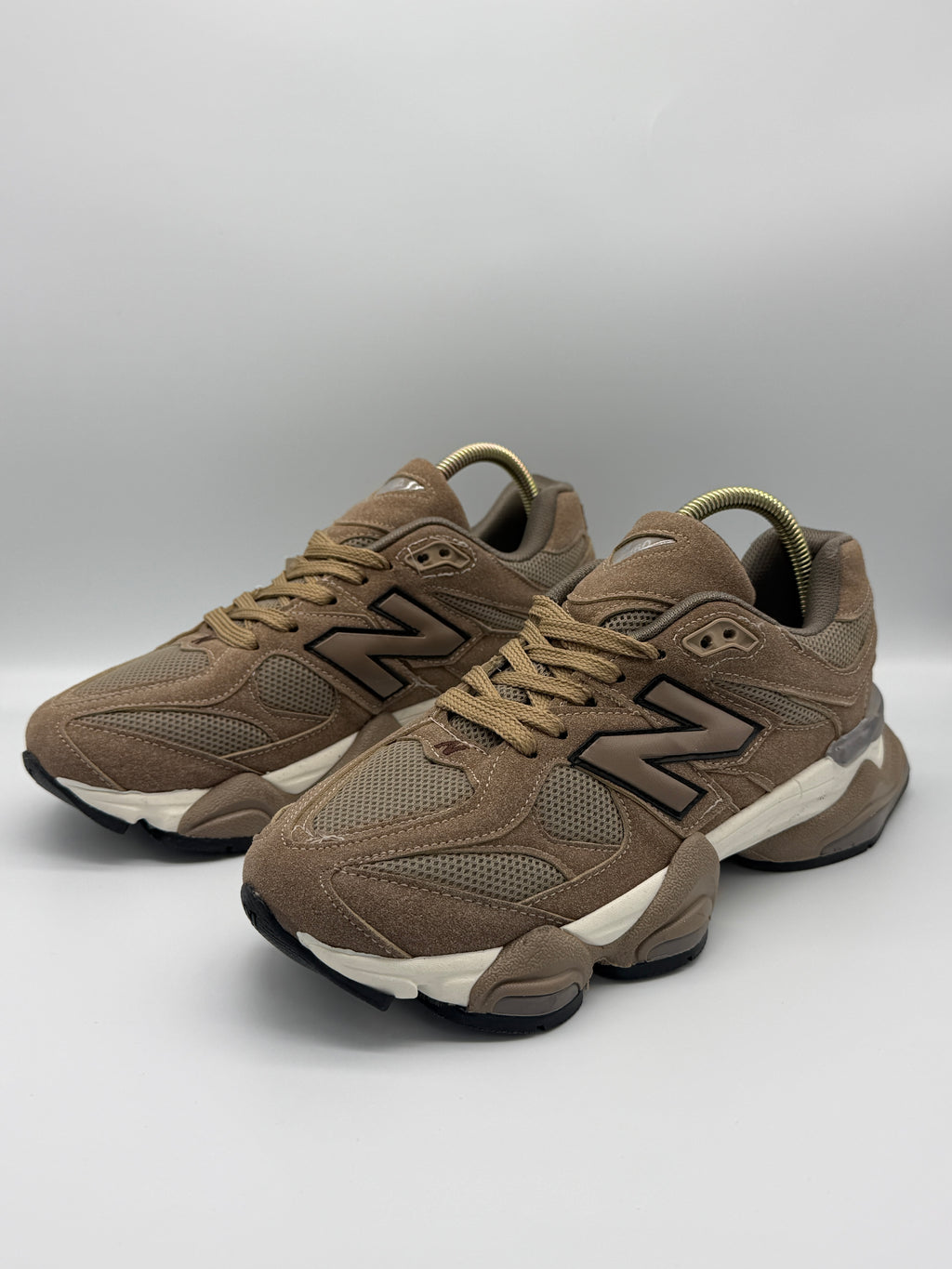 Мъжки маратонки New Balance 9060 в тъмнокафяво