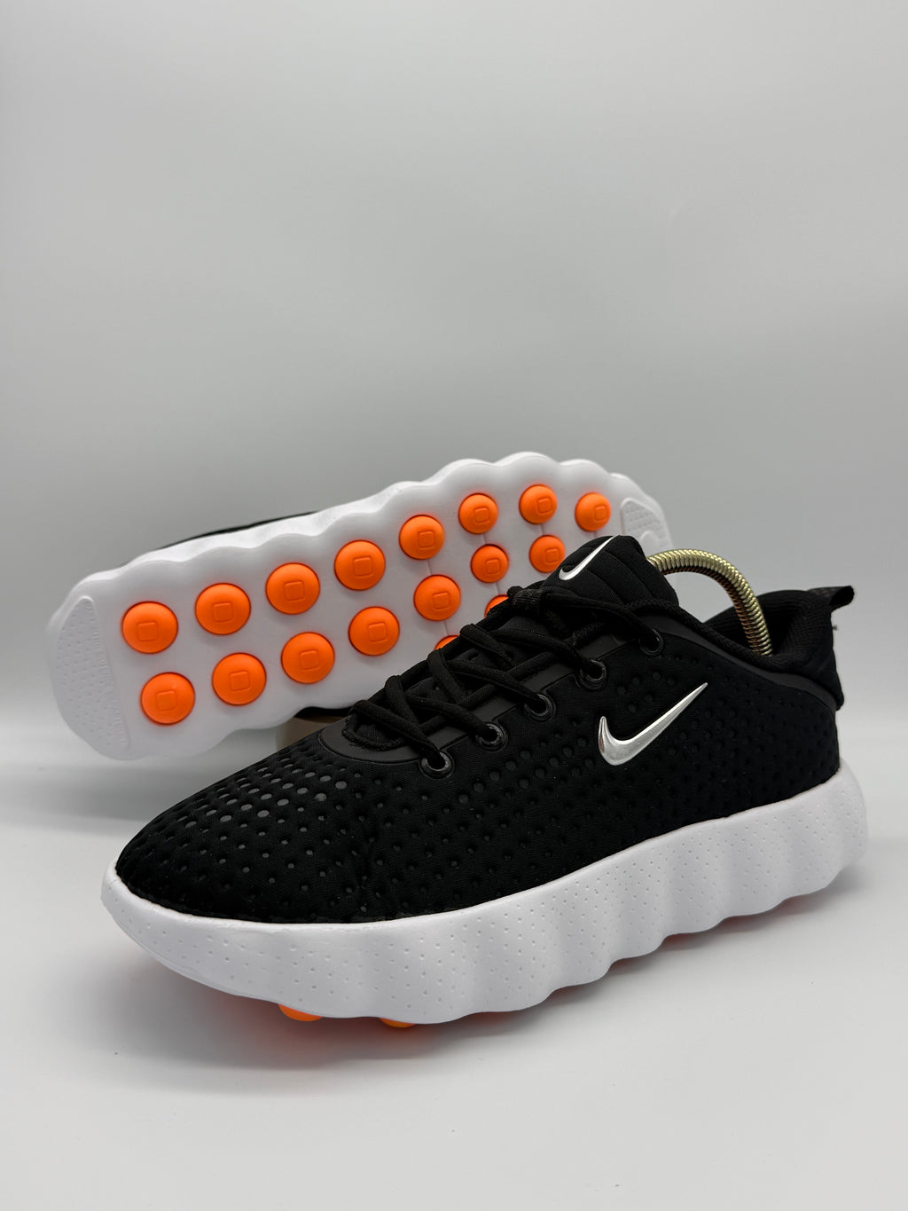 Маратонки Nike Mind 002 в черно с бяла подметка